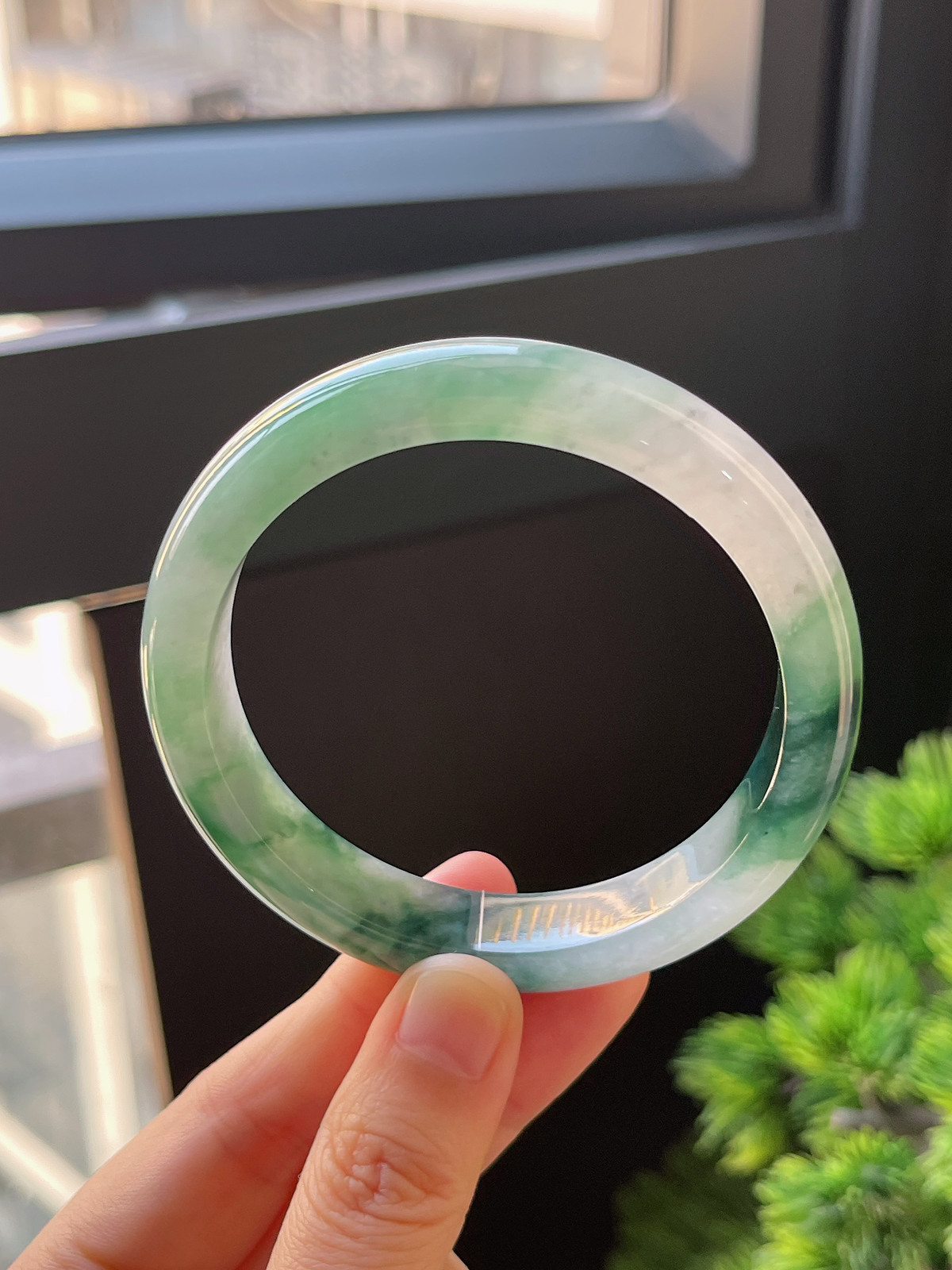 正圈57.8圈口，翡翠冰糯种飘绿手镯