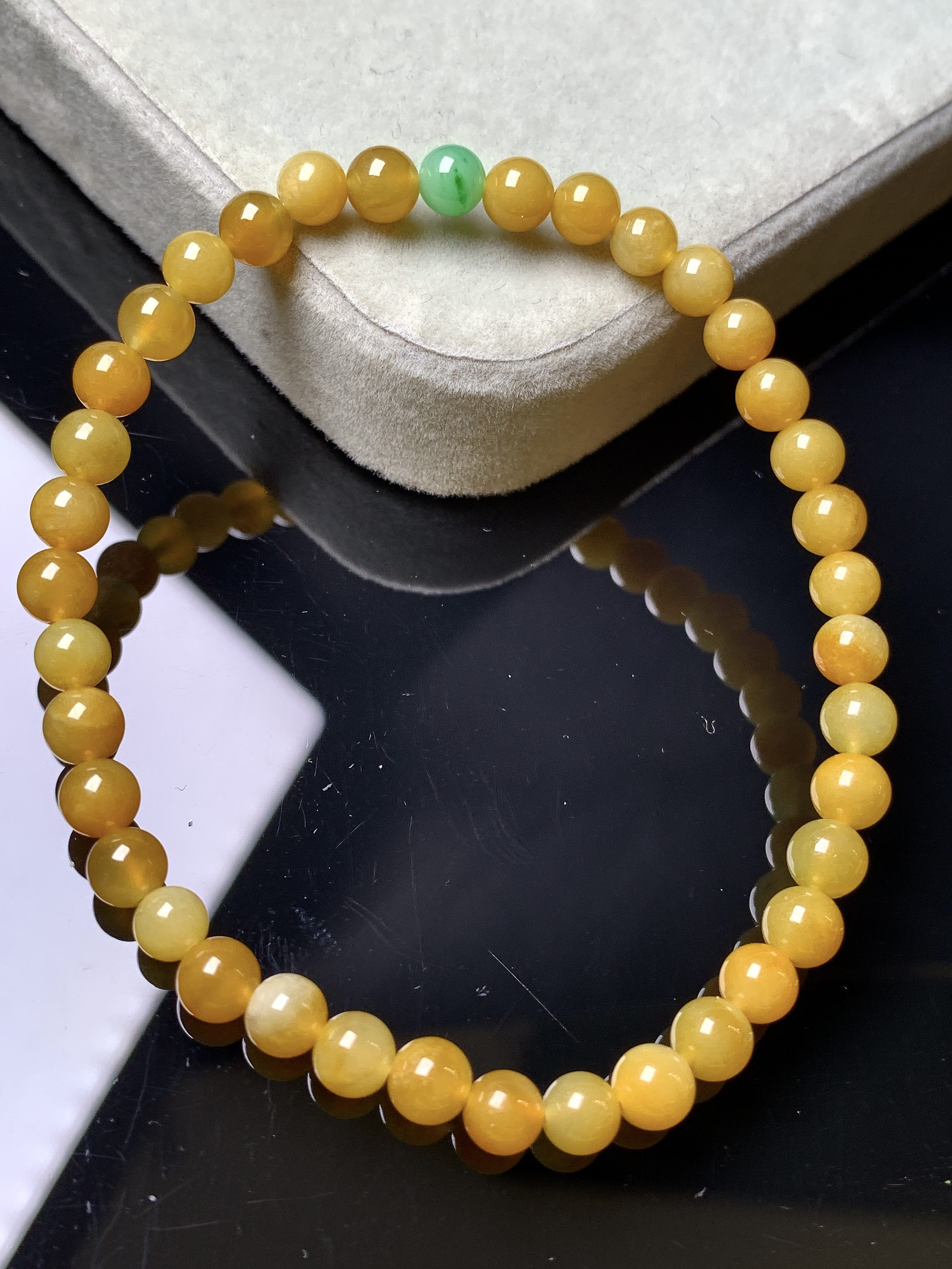 黄翡圆珠手链 玉质细腻 色泽艳丽清新 整体尺寸5