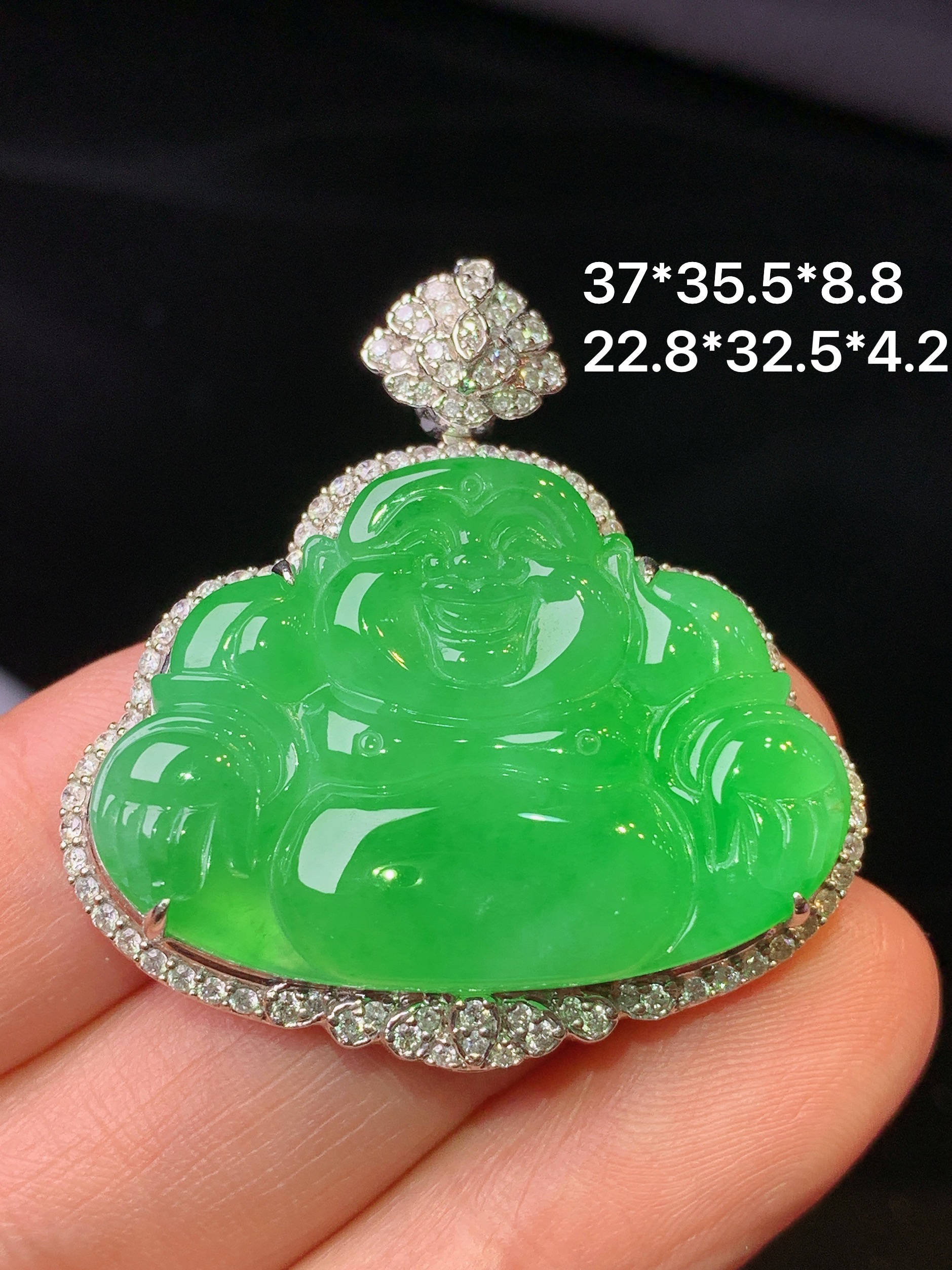 18k金钻镶嵌满绿佛公吊坠 玉质细腻 色泽艳丽清新 水润亮眼 整体尺寸37*35.5*8.8
