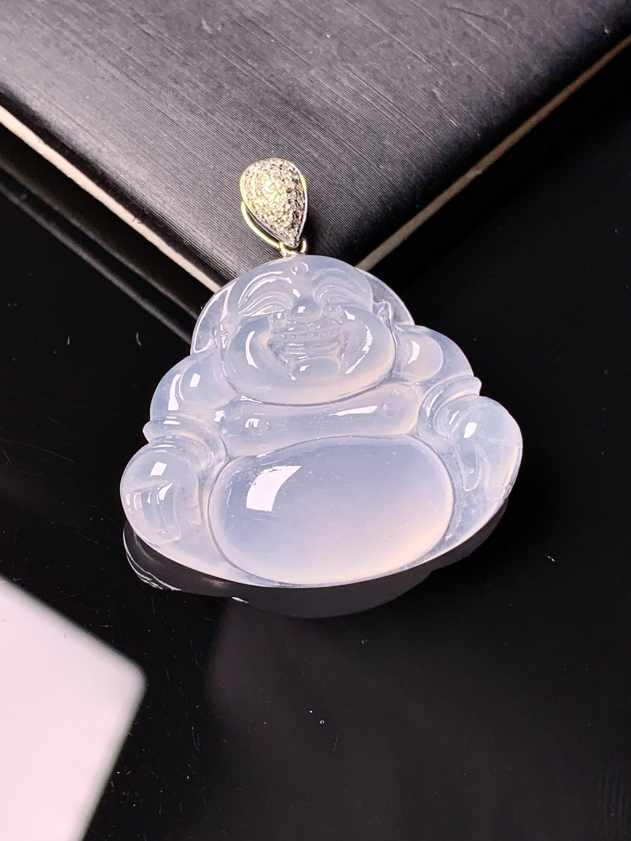 18k金钻镶嵌冰种佛公吊坠 玉质细腻 色泽艳丽清新 水润亮眼 整体尺寸31.2*28.5*5.6