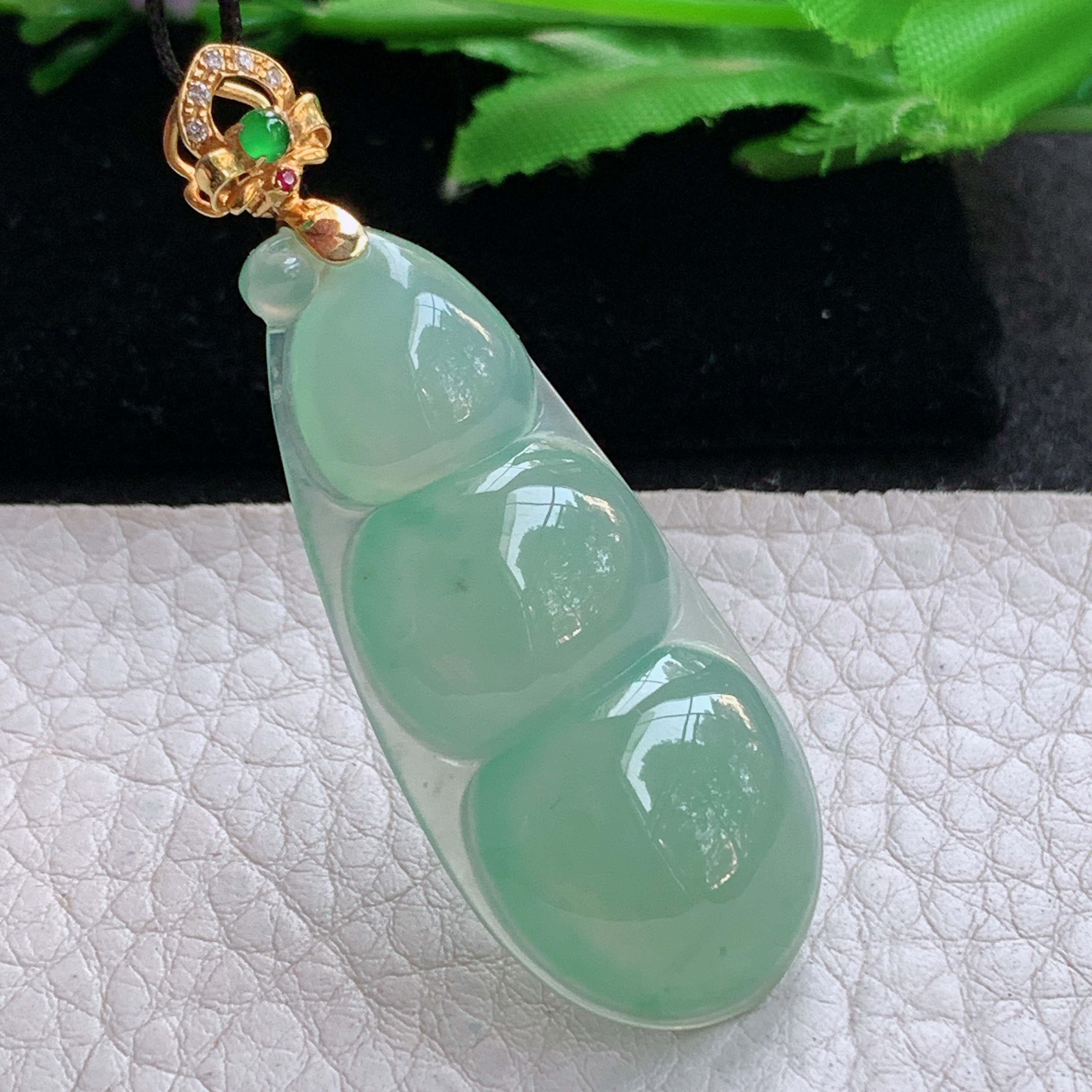 gp 实拍52.2*43.2*18.8*6.2缅甸天然翡翠冰种睛水四季豆玉坠 18k镶金福豆