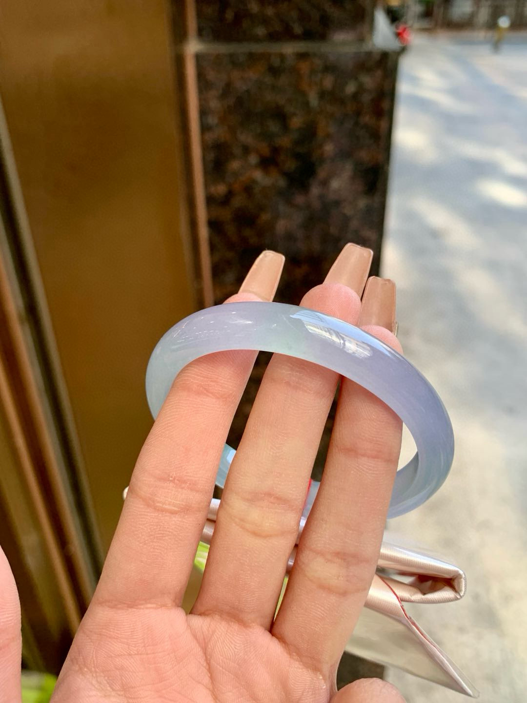 冰春彩贵妃
53.5-45.7-9.8-6
完美，清新淡雅，灵动温润，安宁清淡，明朗欢愉，给人无比的温柔与浪漫之感，优雅显气质！