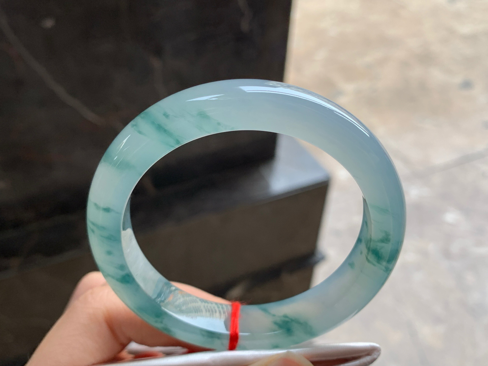 57.5-12.5-9

冰种蓝花手飘花灵韵