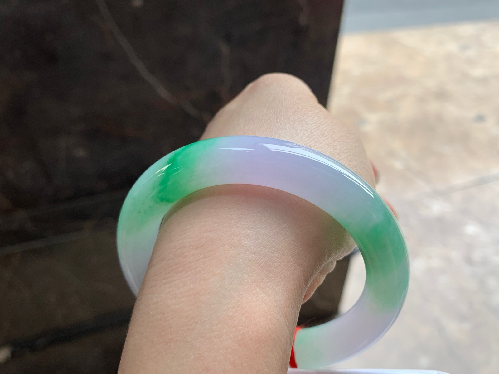 57-11.6

春带彩圆条手镯^_^颜色鲜艳 玉质温润