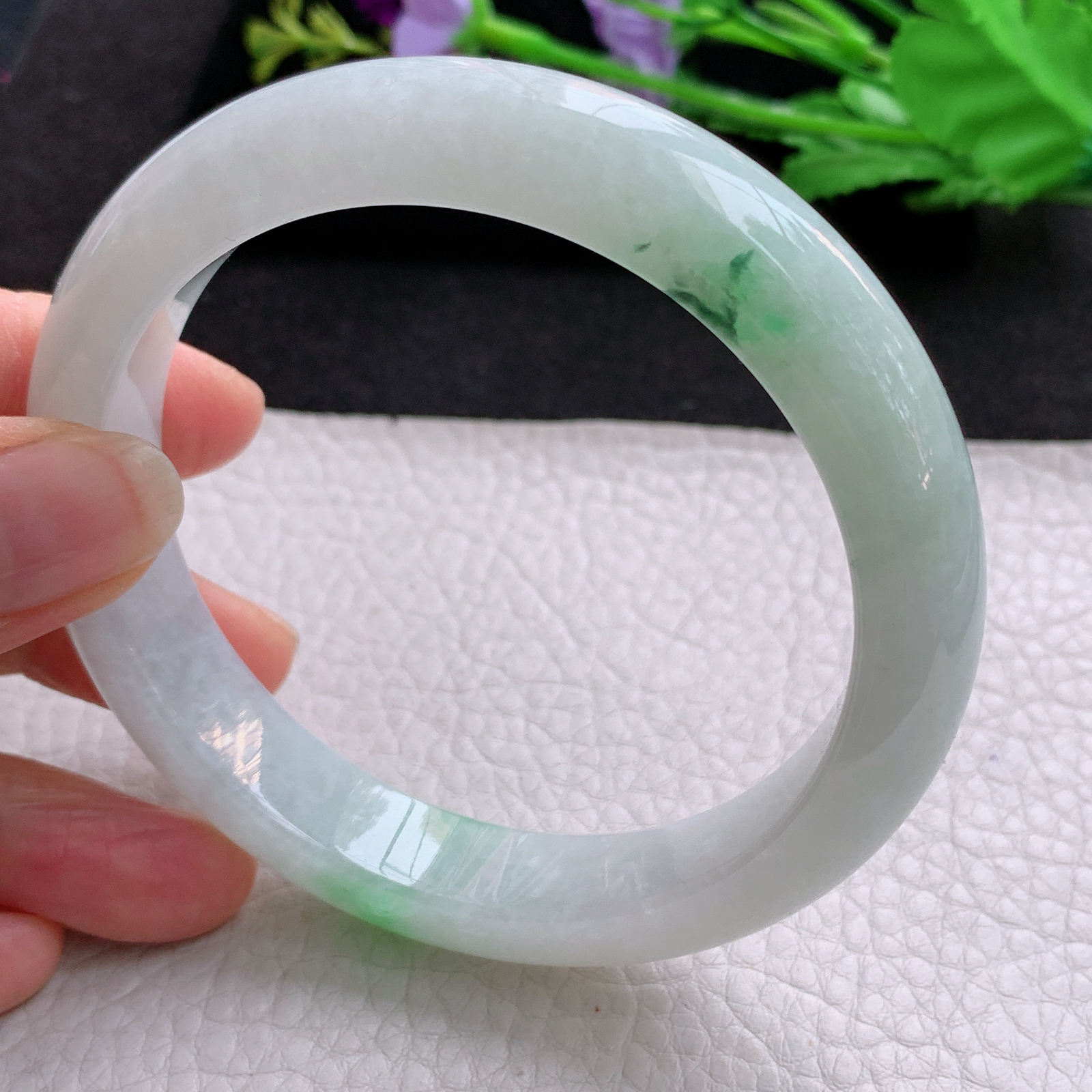 yh大圈口63*13*9平安镯 天然缅甸翡翠A货细润白底青宽边玉手环