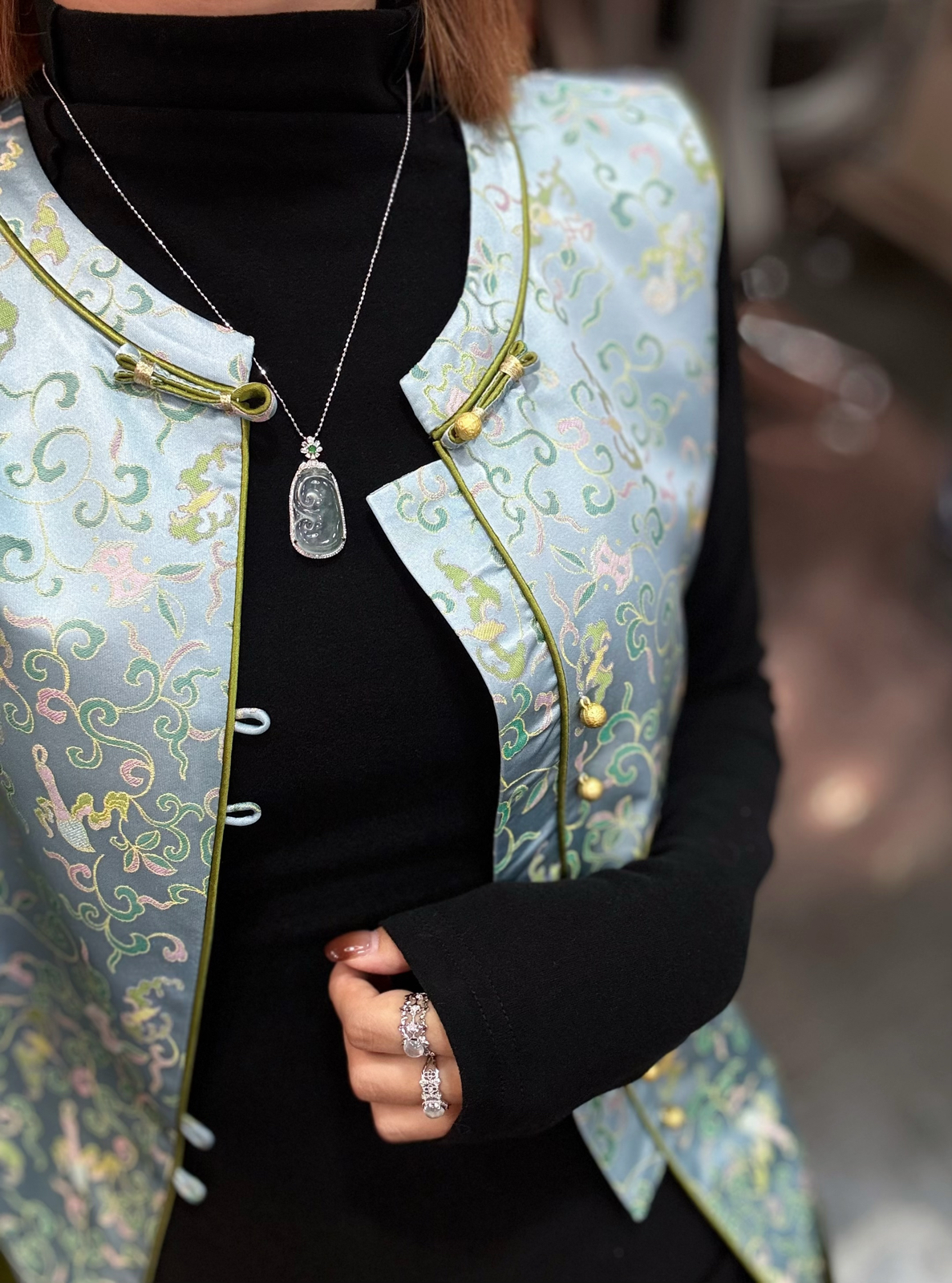 冰晴 起胶感 如意吊坠

18k金配钻镶嵌