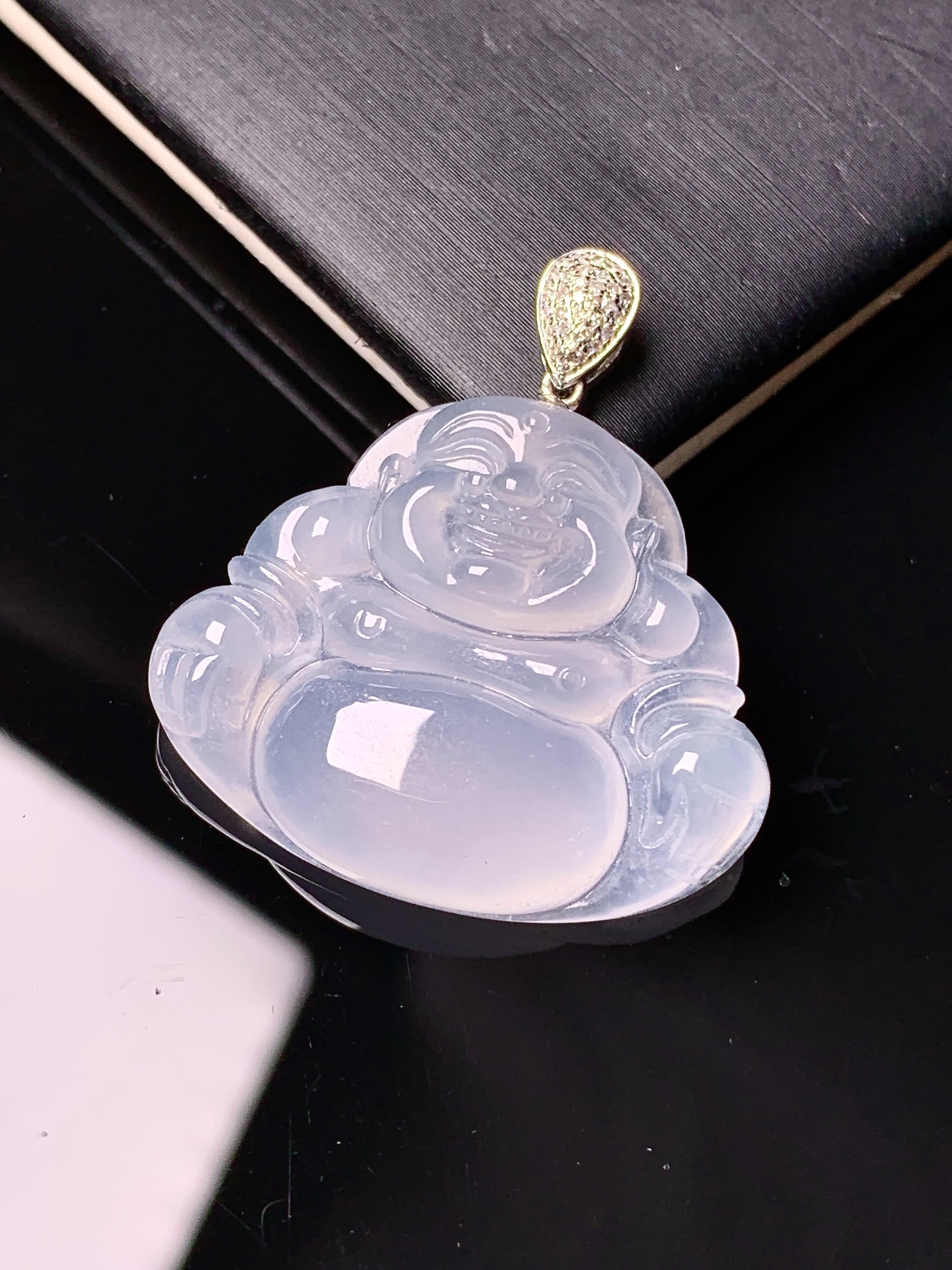 18k金钻镶嵌冰种佛公吊坠 玉质细腻 色泽艳丽清新 水润亮眼 整体尺寸31.2*28.5*5.6