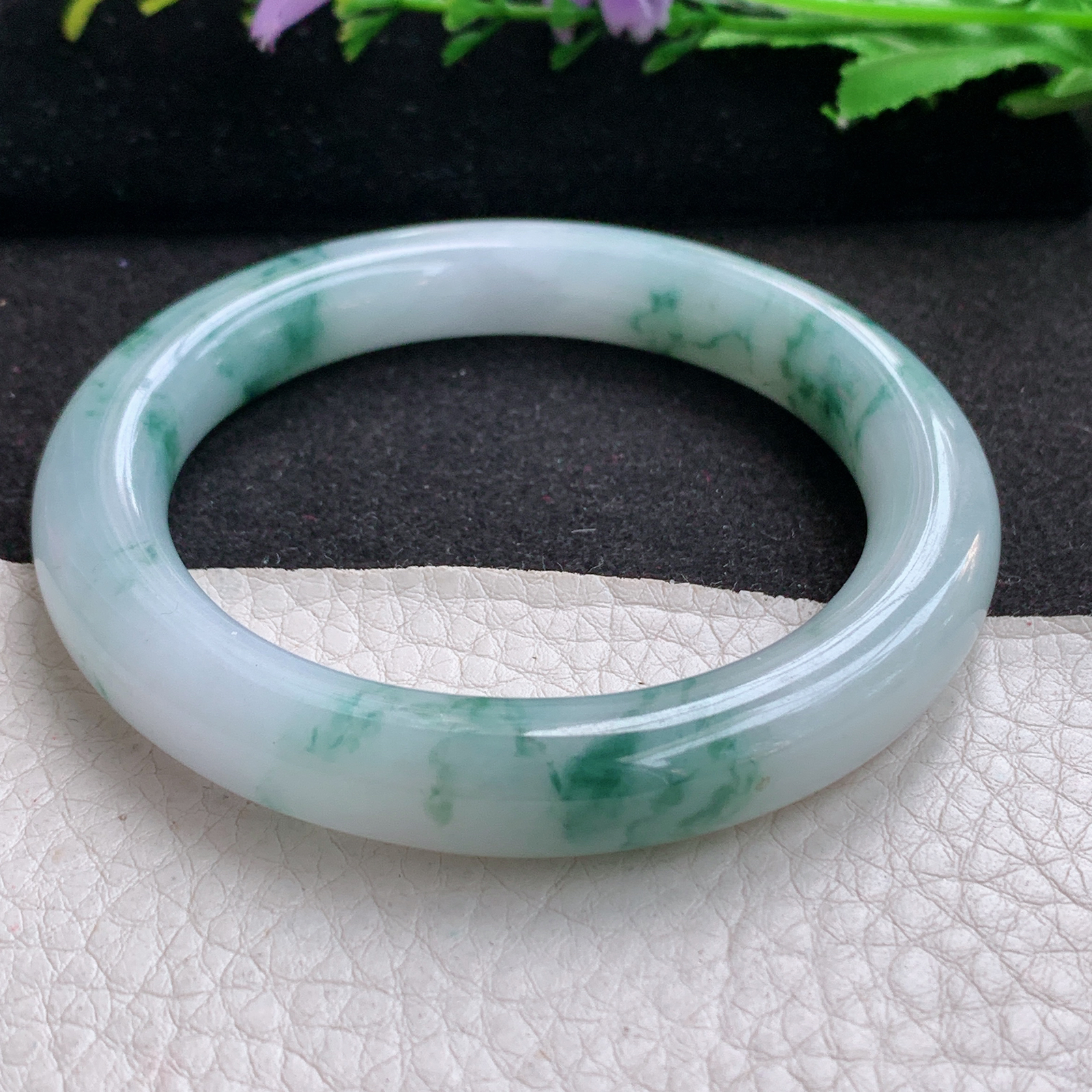 yh实拍55.5*10.3美人镯 天然缅甸翡翠A货细润牛奶底飘花圆条玉手环