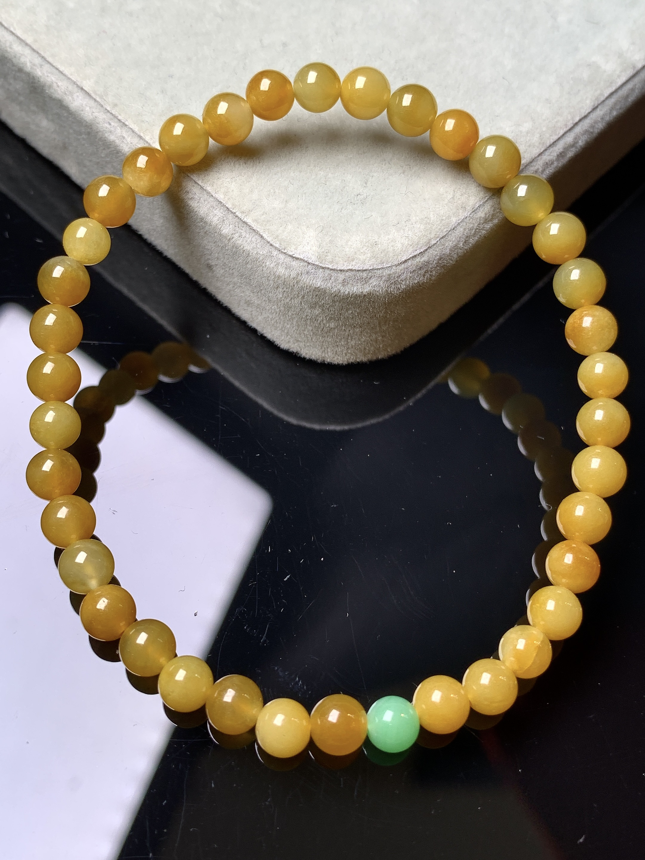 黄翡圆珠手链 玉质细腻 色泽艳丽清新 整体尺寸5