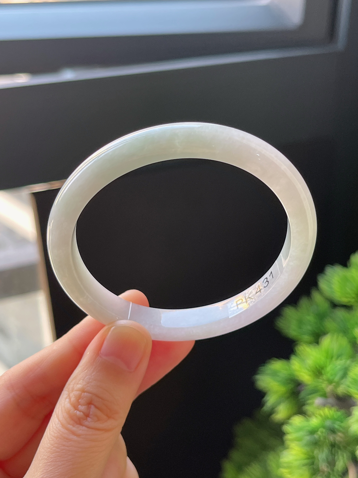 贵妃镯53.6圈口，翡翠糯化种淡绿色手镯