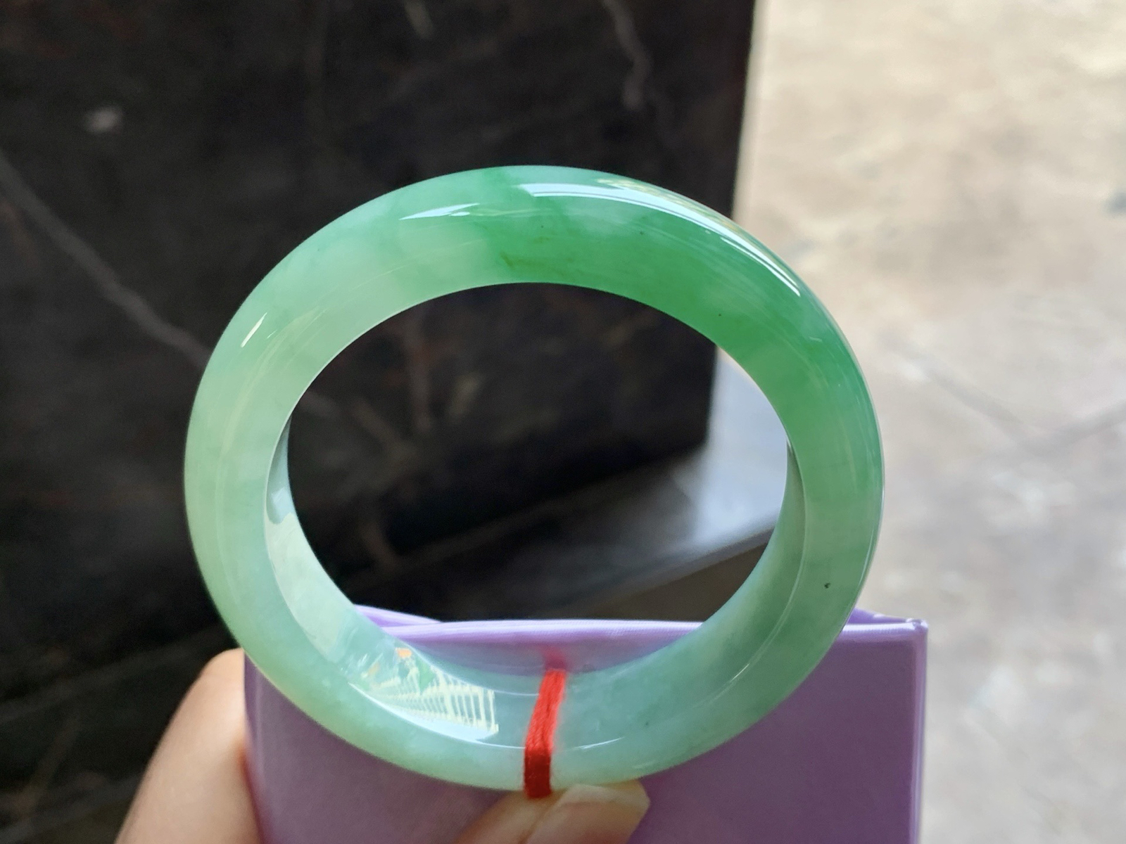 50-13.3-8.8

绿色手镯^_^玉质温润 清新细腻