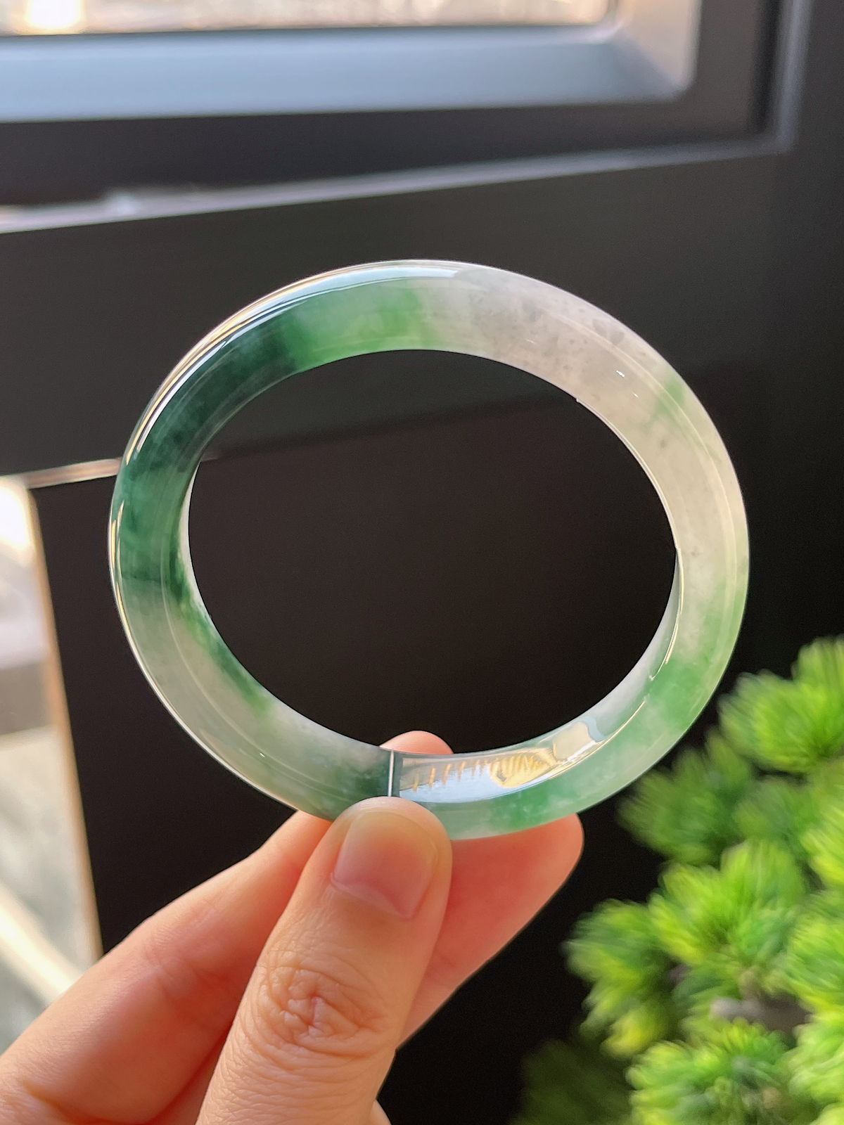 正圈53.5圈口，翡翠冰糯种飘绿手镯