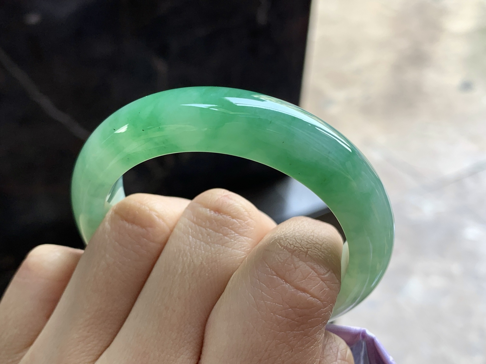 50-13.3-8.8

绿色手镯^_^玉质温润 清新细腻