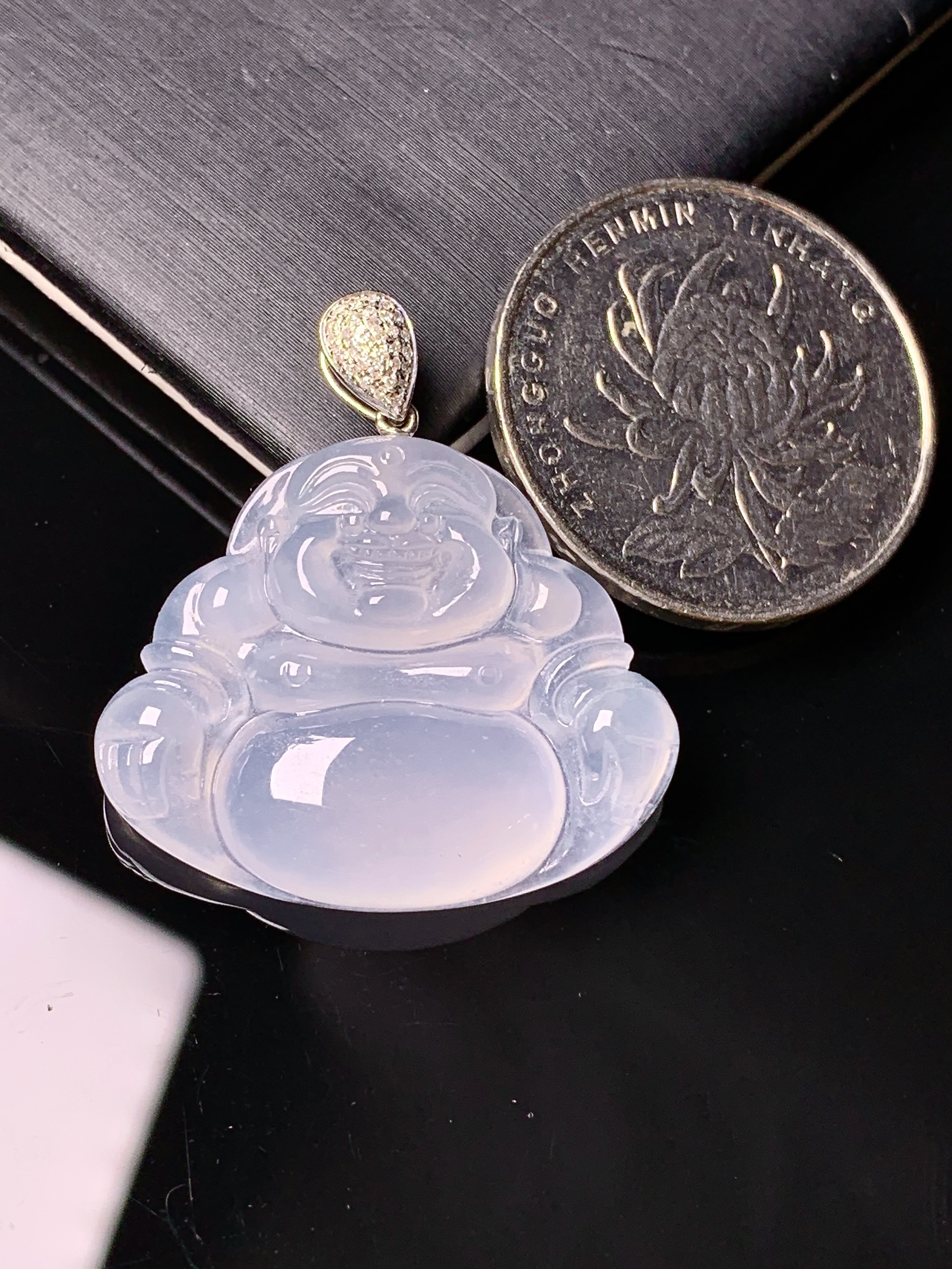 18k金钻镶嵌冰种佛公吊坠 玉质细腻 色泽艳丽清新 水润亮眼 整体尺寸31.2*28.5*5.6