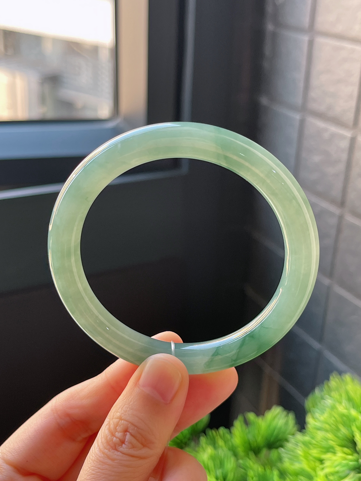 圆镯54.3圈口，翡翠冰糯种绿色手镯