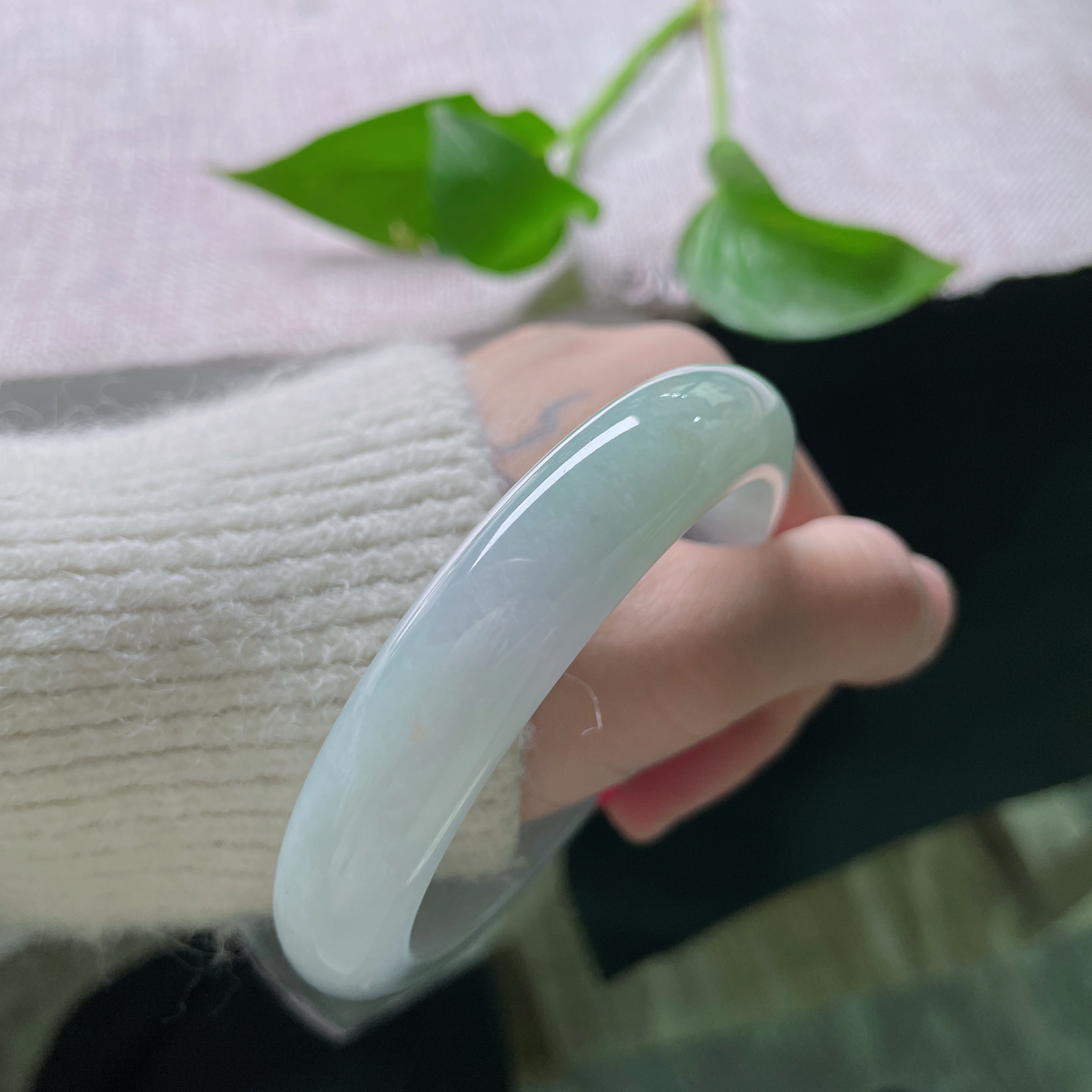 58.8/12.7/8.4，淡绿淡紫正圈，底子细腻干净，清爽自然，亭亭玉立，细纹