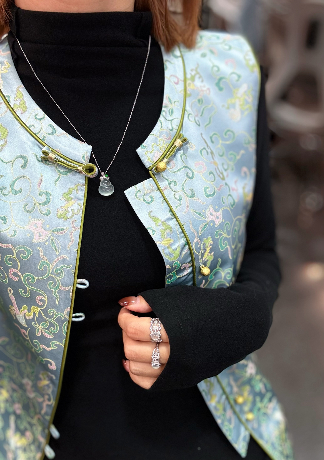 冰种 起光 葫芦吊坠

18k金简镶嵌