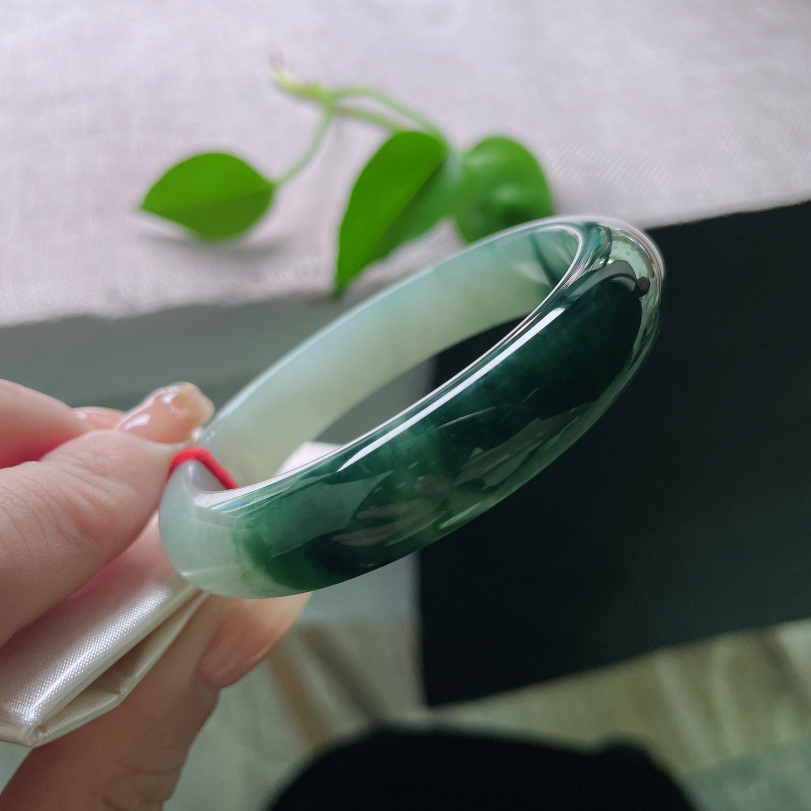 53.7/12.1/7.5，油青正圈，半山水意境感，水润细腻，一点细纹