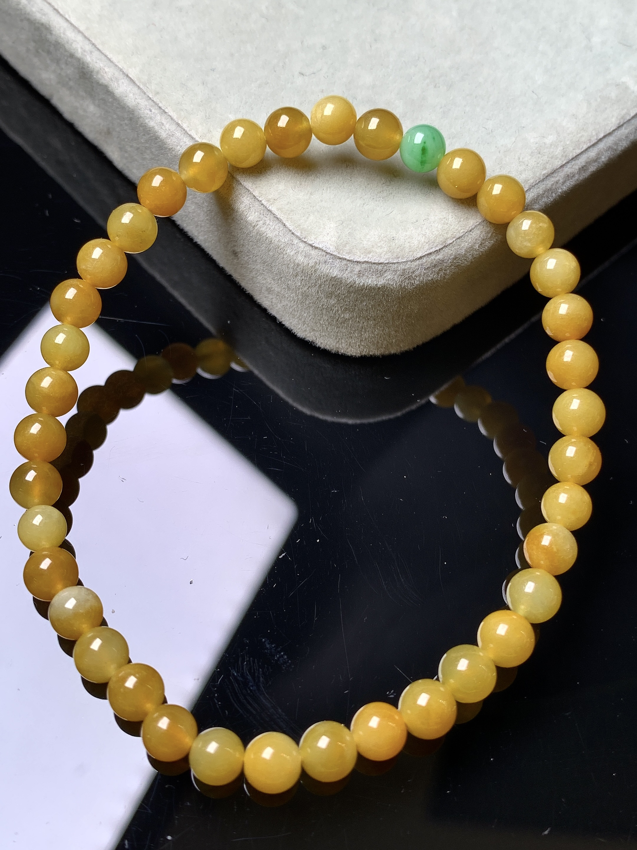 黄翡圆珠手链 玉质细腻 色泽艳丽清新 整体尺寸5