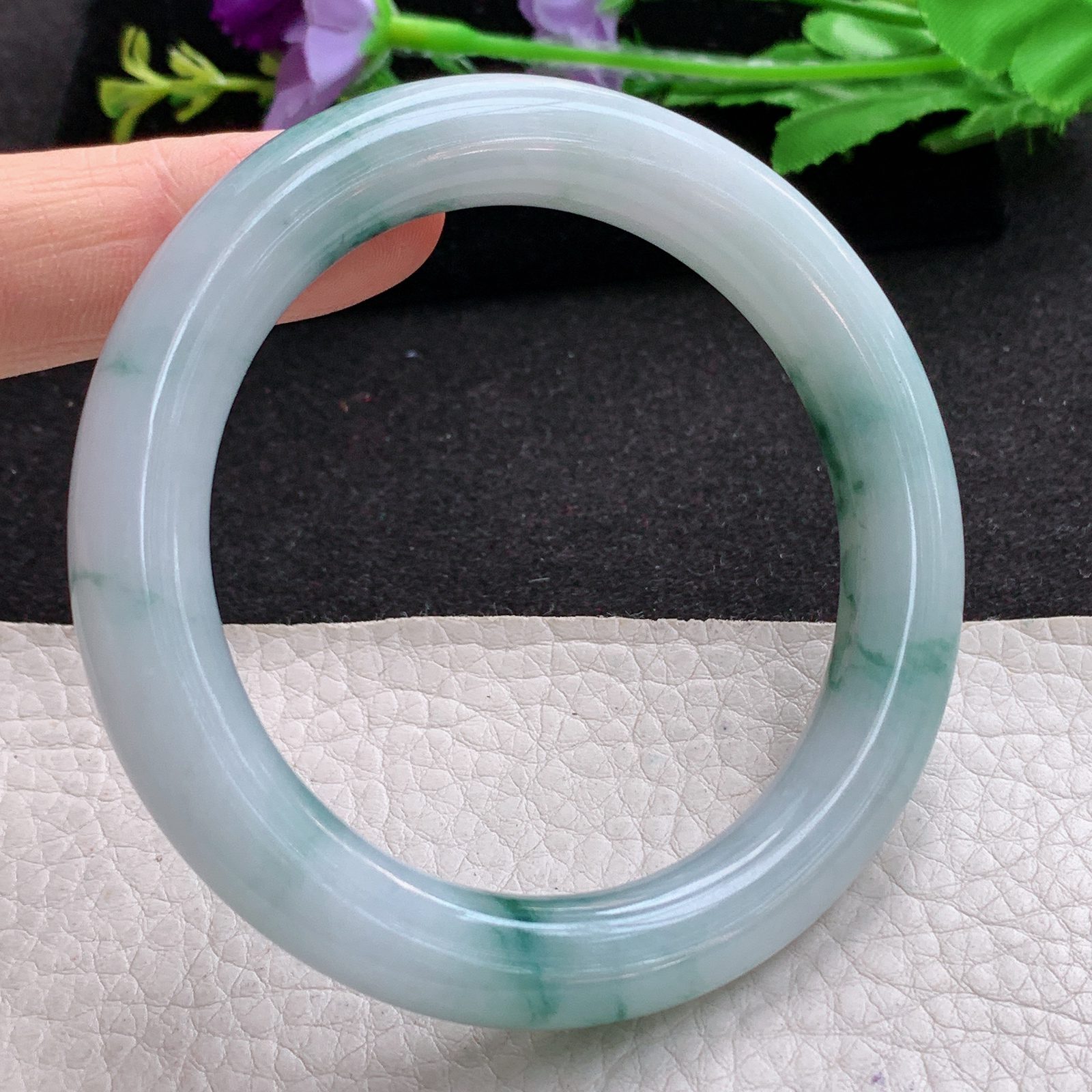 yh实拍55.5*10.3美人镯 天然缅甸翡翠A货细润牛奶底飘花圆条玉手环