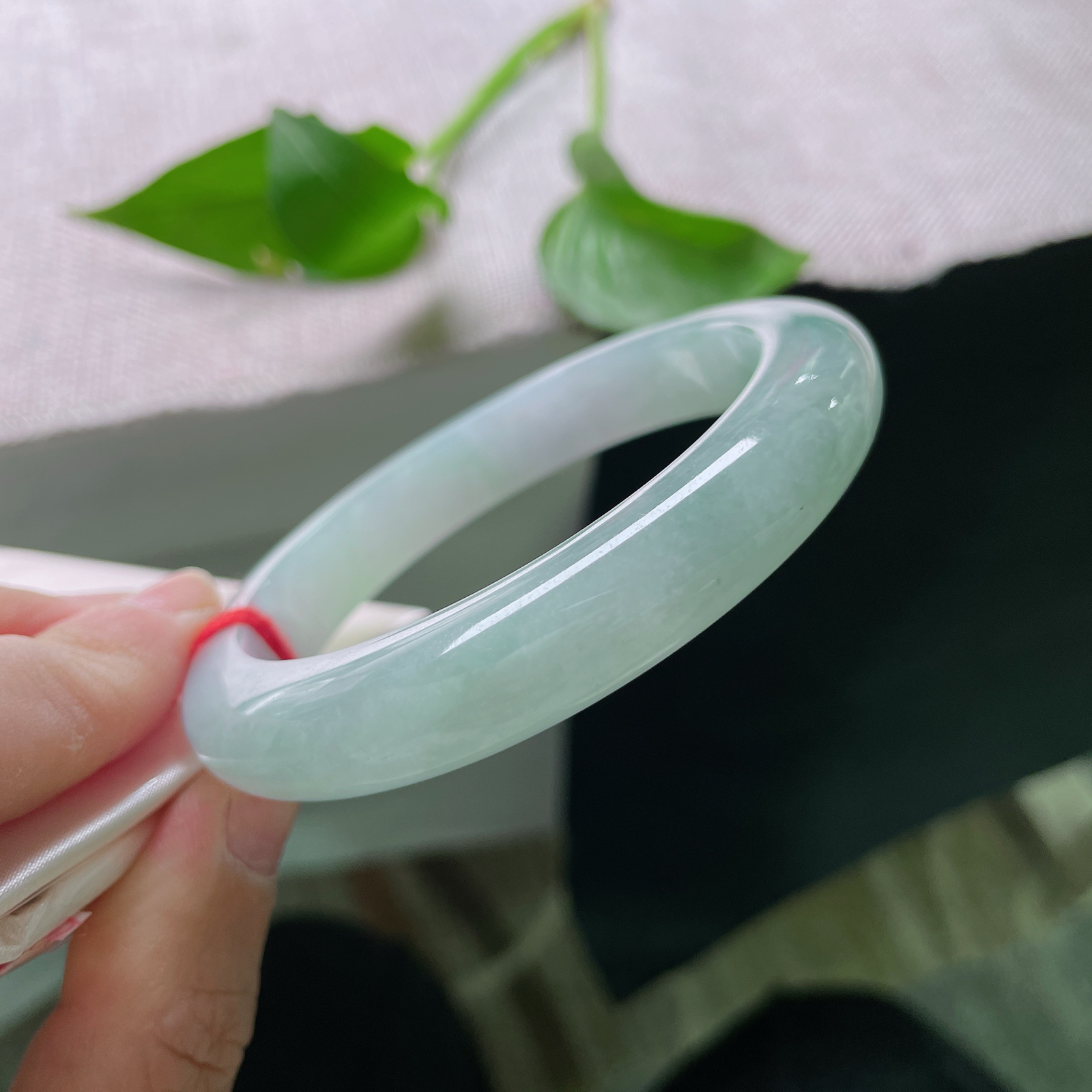 57.8/11.3/9.3绿底正圈，清润，温柔入骨，上手显白又气质。自带滤镜