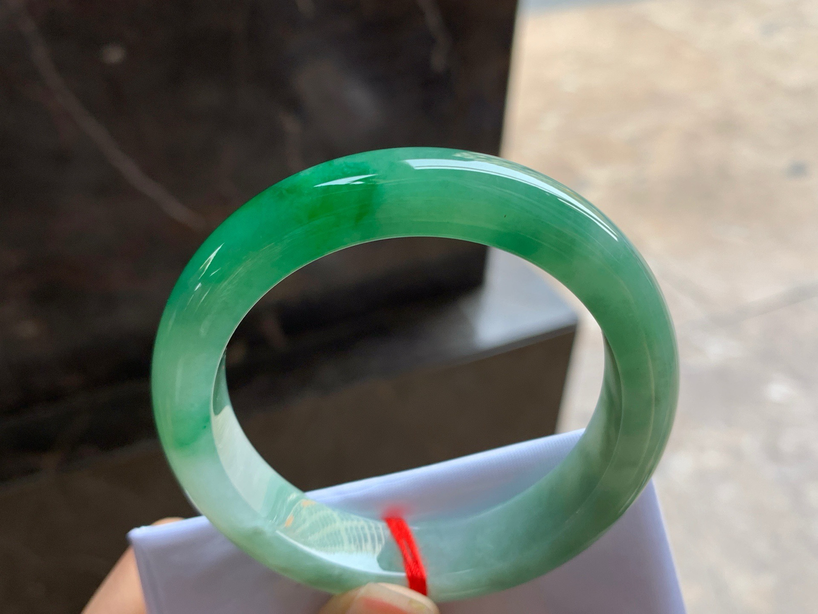 51-12.3-8.5

浓绿色手镯^_^颜色鲜艳 玉质温润