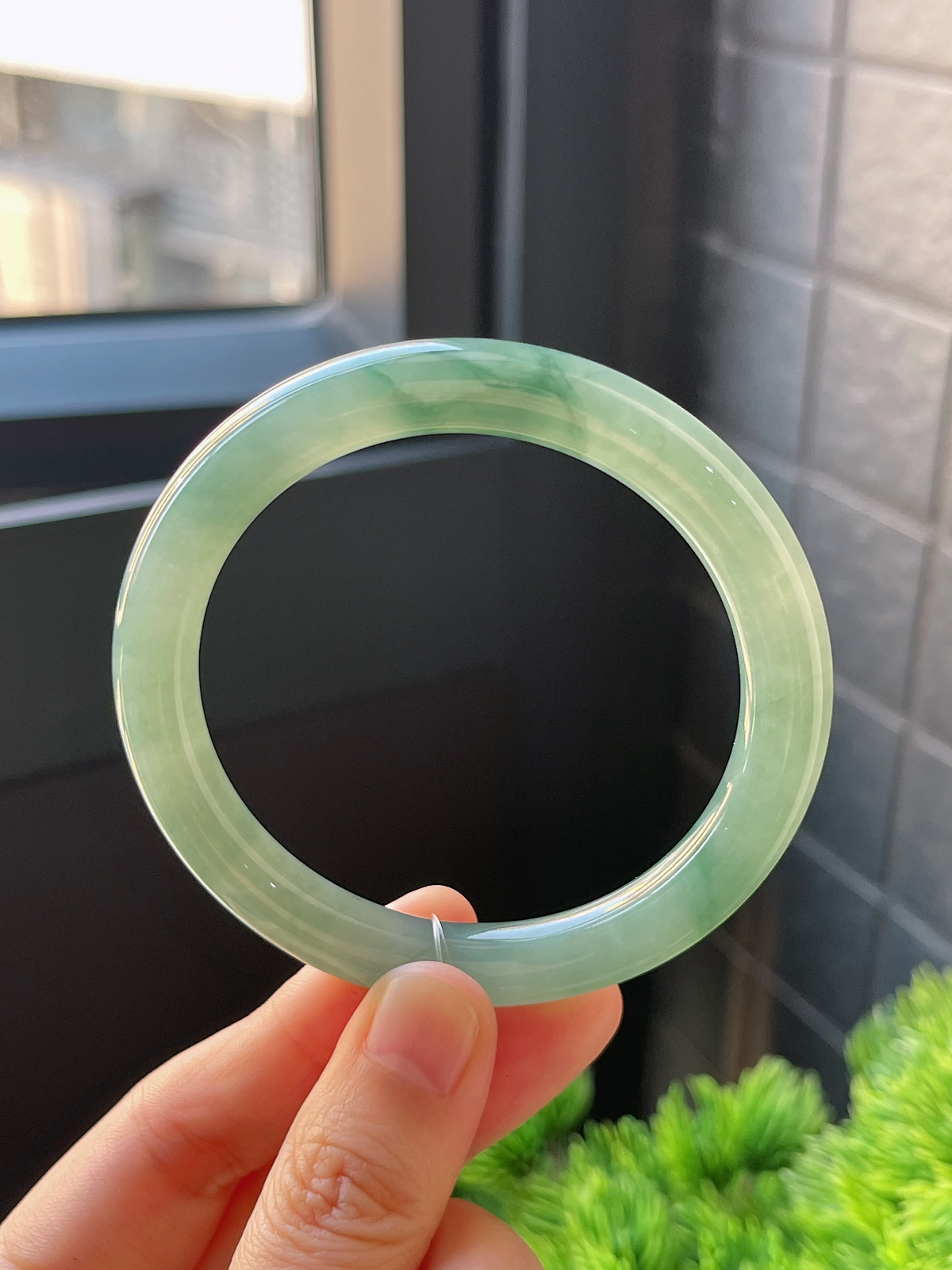 圆镯54.3圈口，翡翠冰糯种绿色手镯