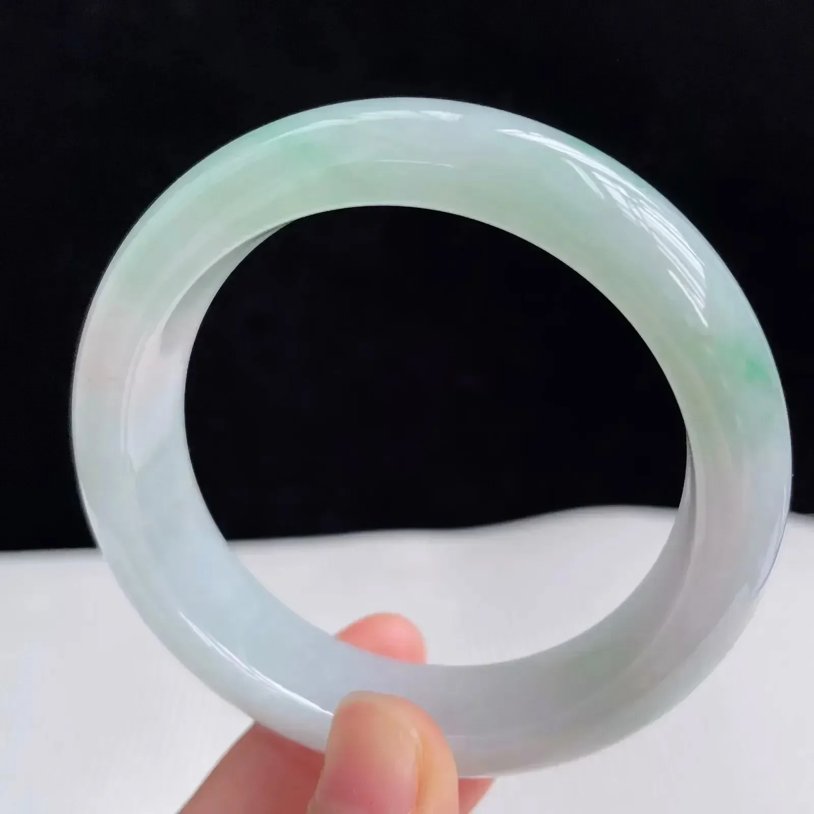 55.6圈好种水玉石天然翡翠水润有种有色飘绿手镯68.61克