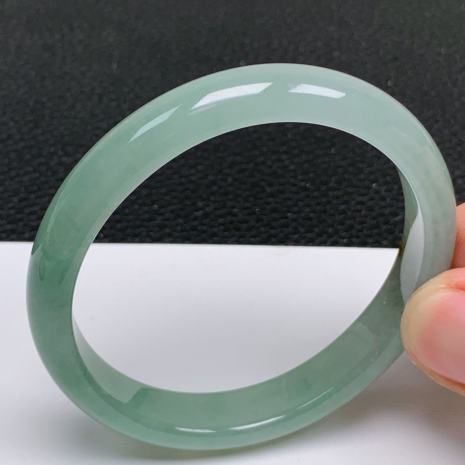 天然翡翠老坑冰润满绿贵妃手镯 尺寸55.2*49.2*11*6.6mm