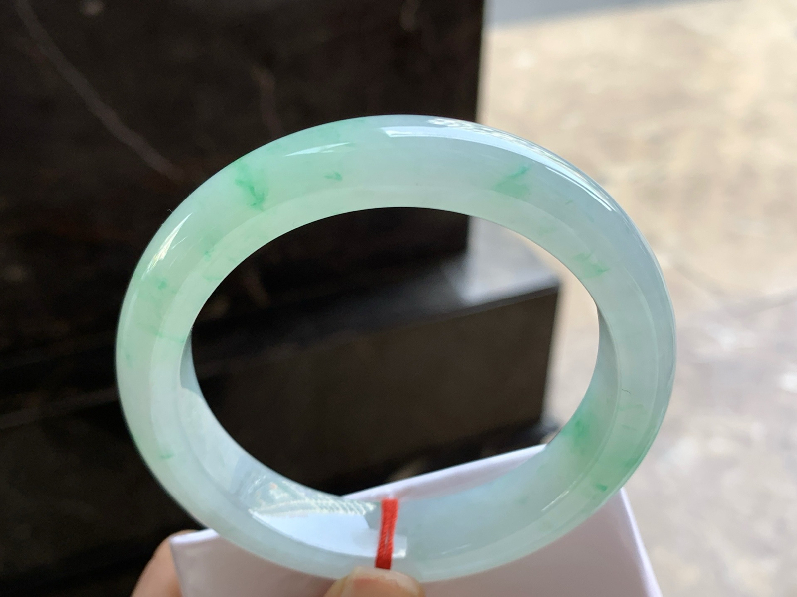 58-12.8-9.1

带色手镯^_^清新细腻 水润