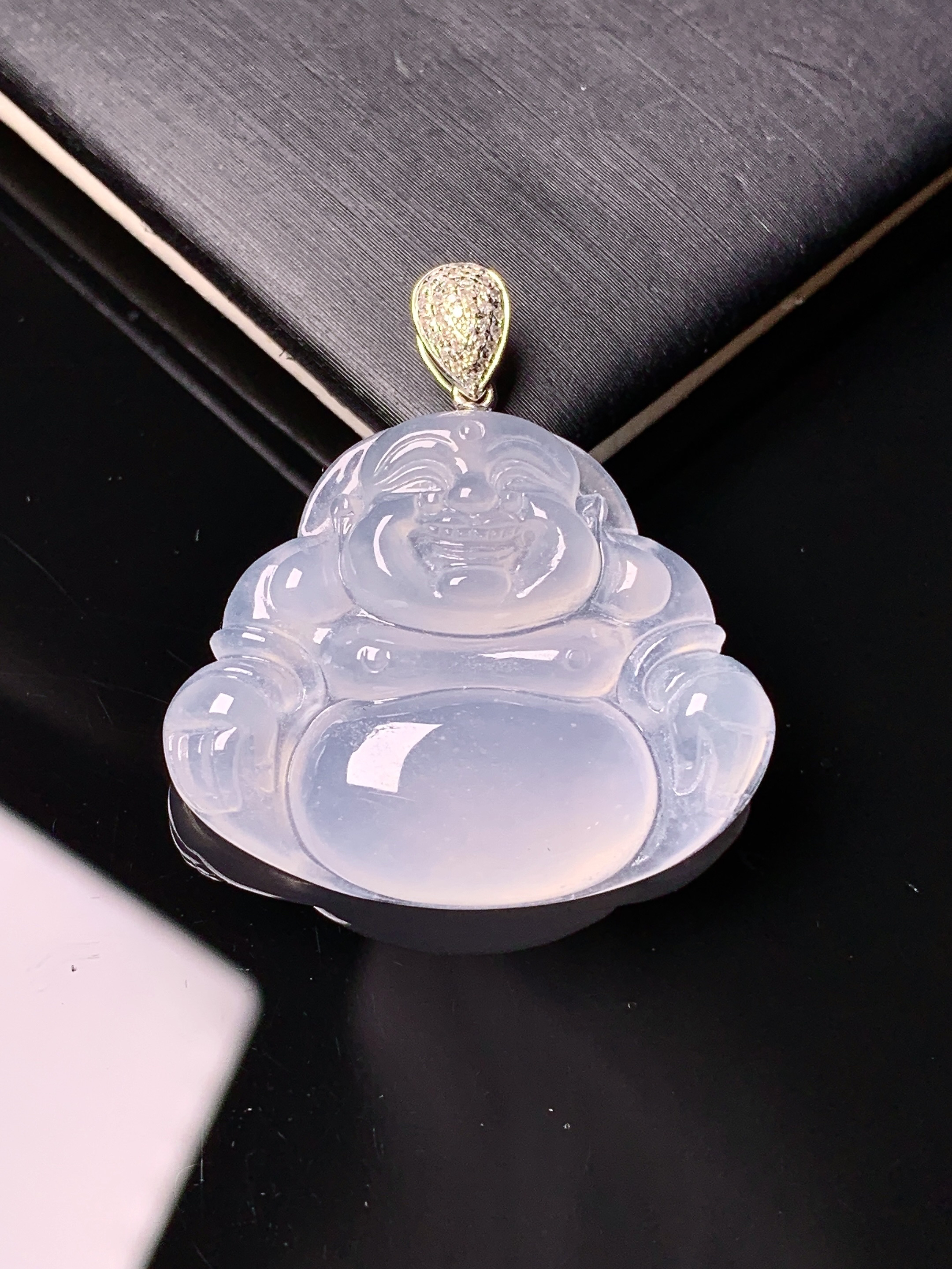 18k金钻镶嵌冰种佛公吊坠 玉质细腻 色泽艳丽清新 水润亮眼 整体尺寸31.2*28.5*5.6