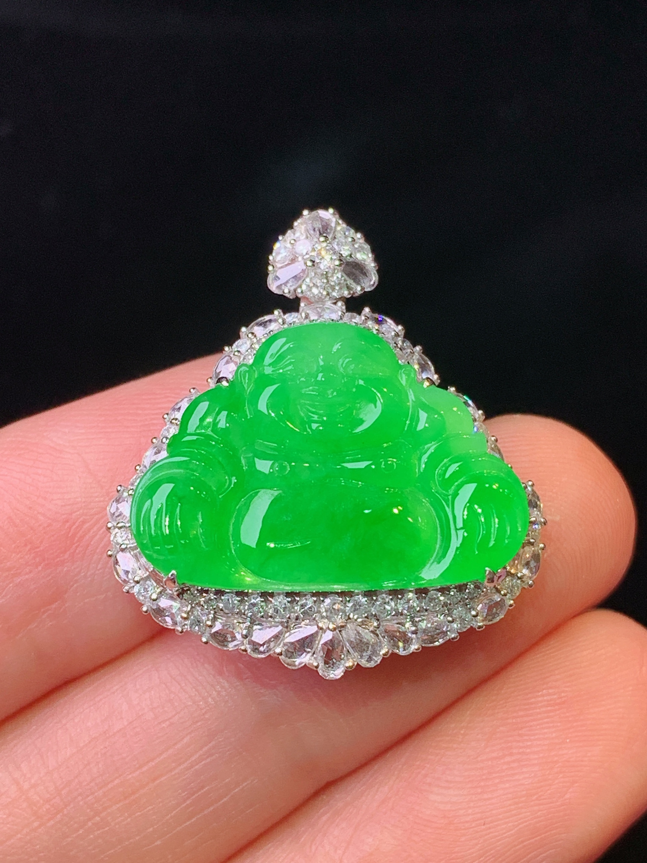 18k金钻镶嵌满绿佛公吊坠 玉质细腻 色泽艳丽清新 水润亮眼 整体尺寸26.5*23.6*9