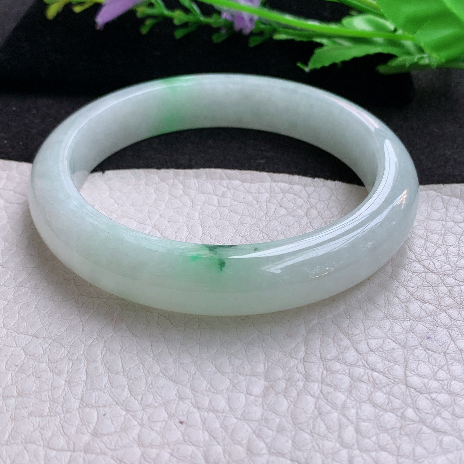 yh大圈口63*13*9平安镯 天然缅甸翡翠A货细润白底青宽边玉手环