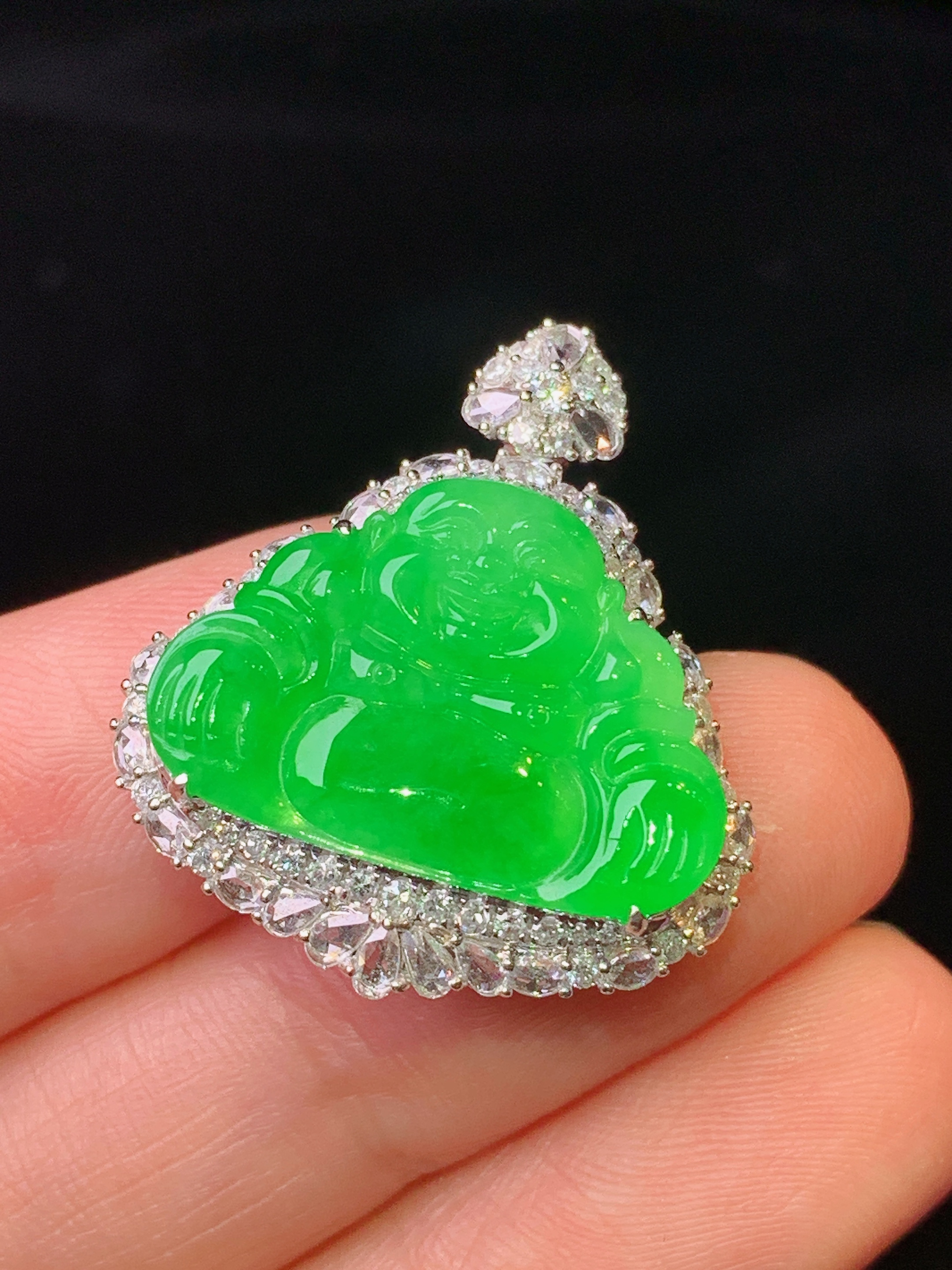 18k金钻镶嵌满绿佛公吊坠 玉质细腻 色泽艳丽清新 水润亮眼 整体尺寸26.5*23.6*9