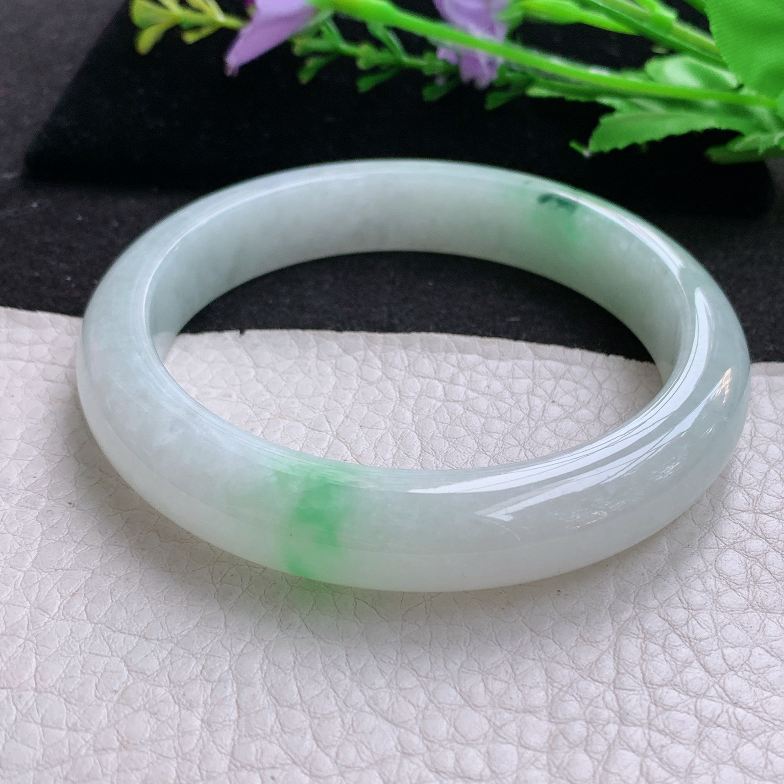 yh大圈口63*13*9平安镯 天然缅甸翡翠A货细润白底青宽边玉手环