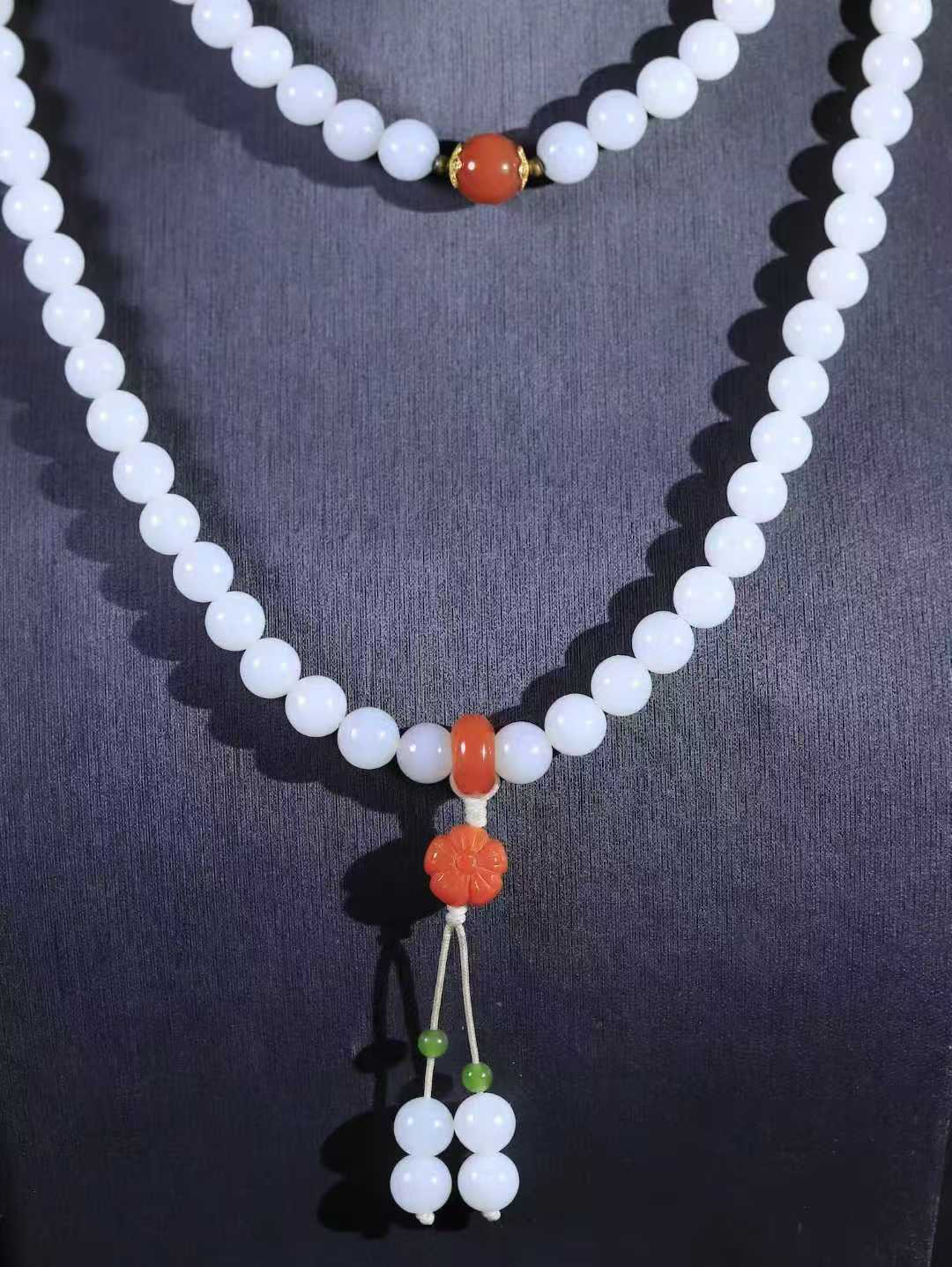 【链.108】

精品️和田玉白玉圆珠挂链 玉质温润细腻 油性十足 佩戴舒适。珠珠落玉盘，间关莺语花底滑，一生美好时光，无论身在何处，都有它相伴相守。事事顺遂，幸福美满，吉祥如意。重89.5克 尺寸取一8mm FDL-44101233
​