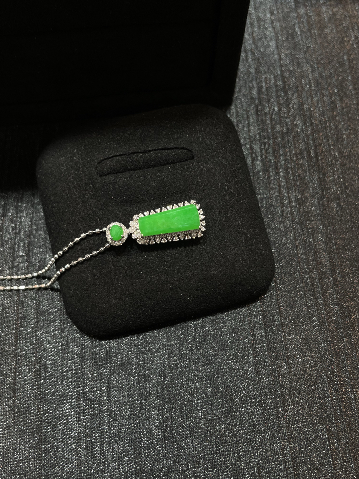 满色 正阳绿 小无事牌吊坠

18k金配钻镶嵌