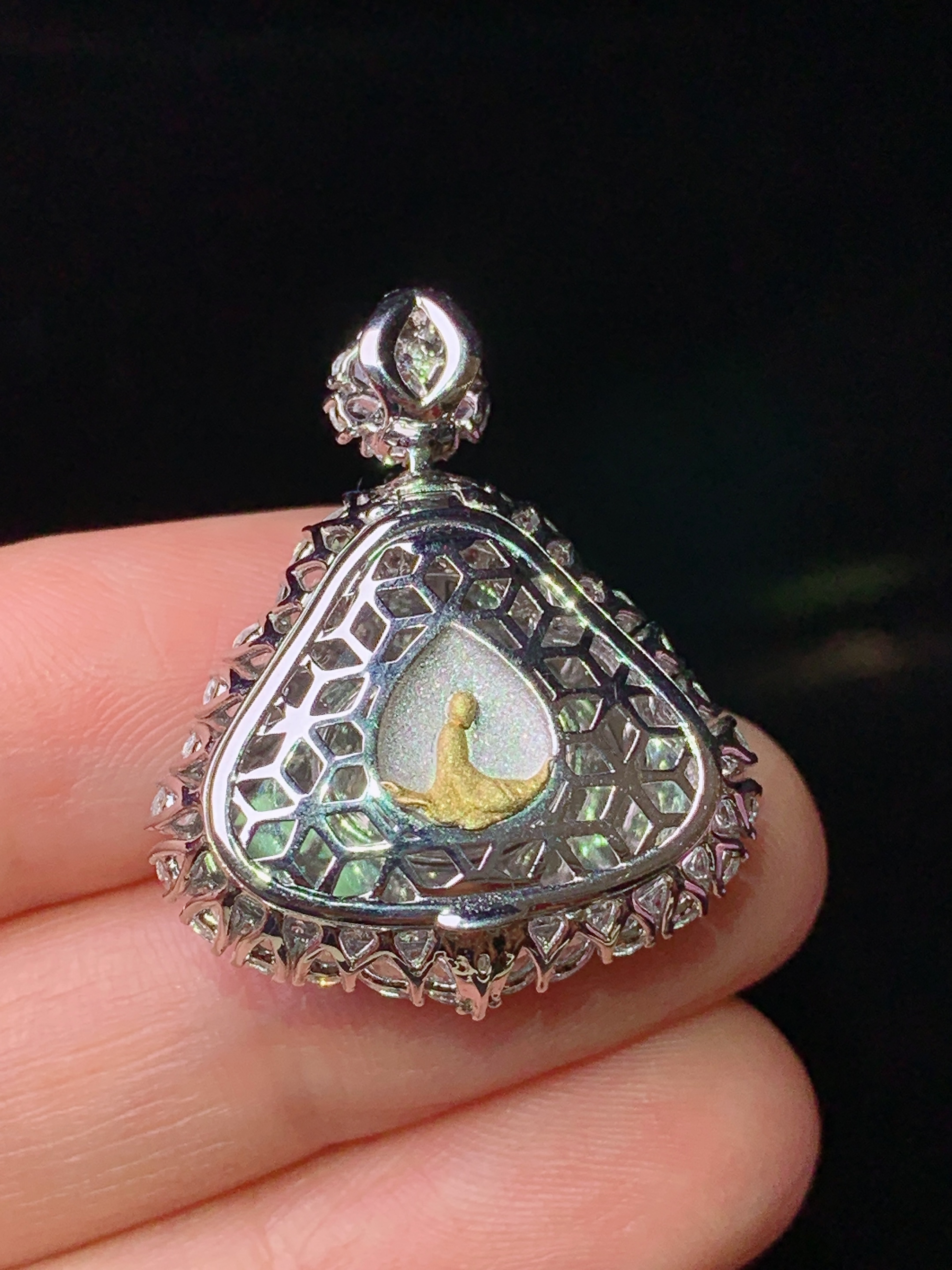 18k金钻镶嵌满绿佛公吊坠 玉质细腻 色泽艳丽清新 水润亮眼 整体尺寸28.5*23.8*11.3