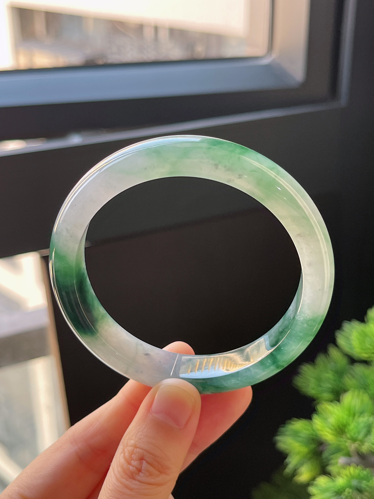 正圈57.8圈口，翡翠冰糯种飘绿手镯