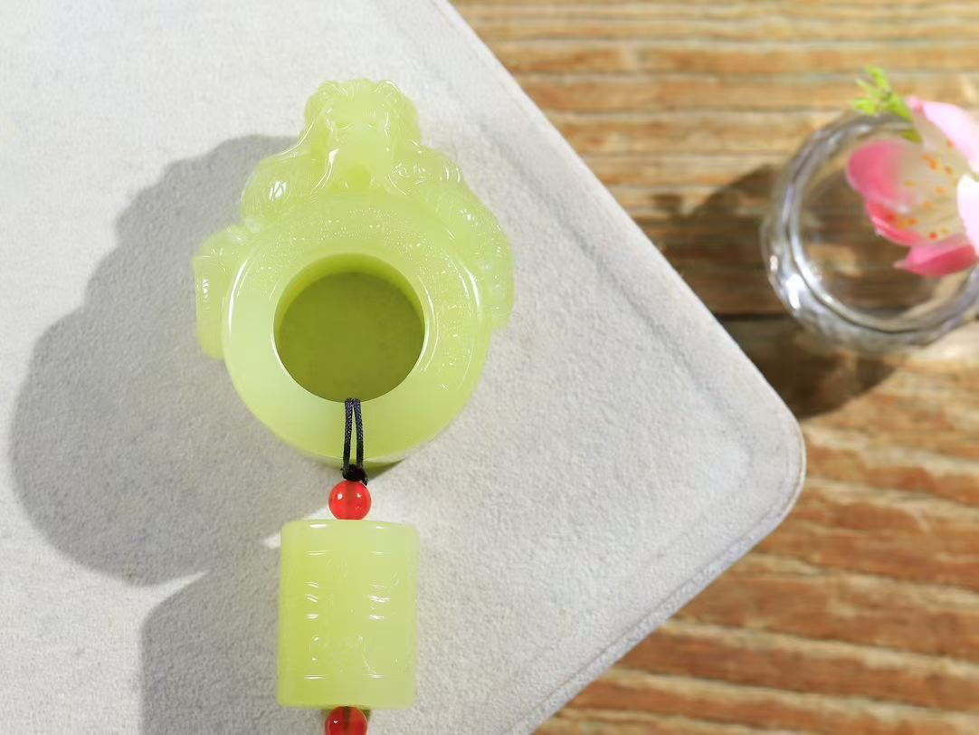 （龙行天下.扳指）

精品和田玉黄口祥龙扳指，料子细腻 手感上佳、雕工精湛，精雕祥龙，龙头双目圆瞪