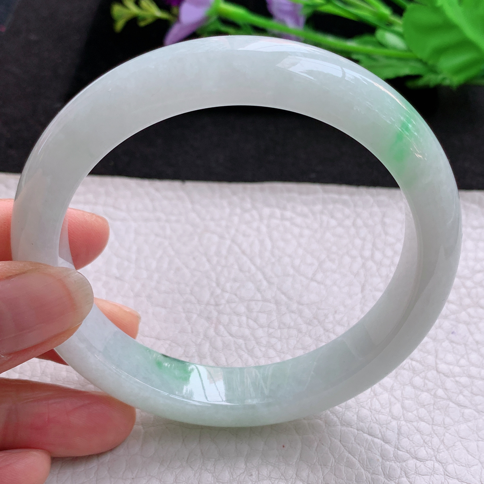 yh大圈口63*13*9平安镯 天然缅甸翡翠A货细润白底青宽边玉手环