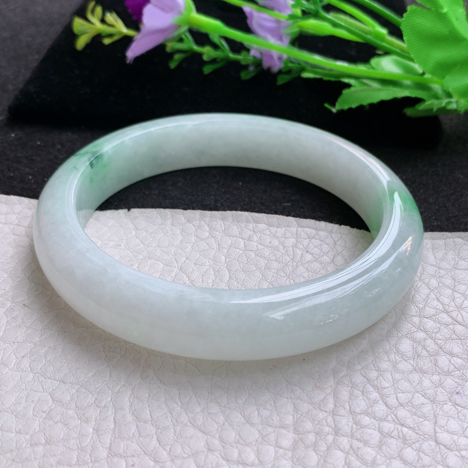 yh大圈口63*13*9平安镯 天然缅甸翡翠A货细润白底青宽边玉手环