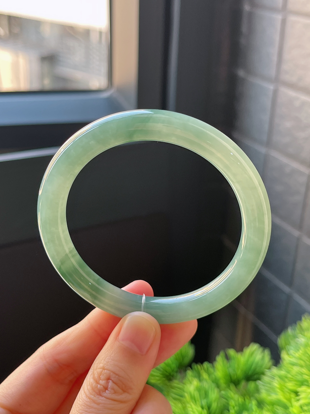 圆镯54.3圈口，翡翠冰糯种绿色手镯