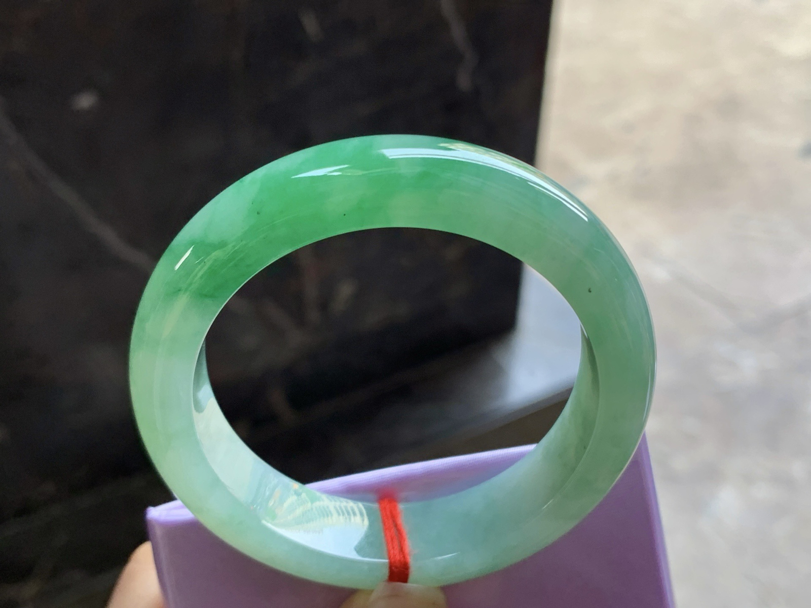 50-13.3-8.8

绿色手镯^_^玉质温润 清新细腻