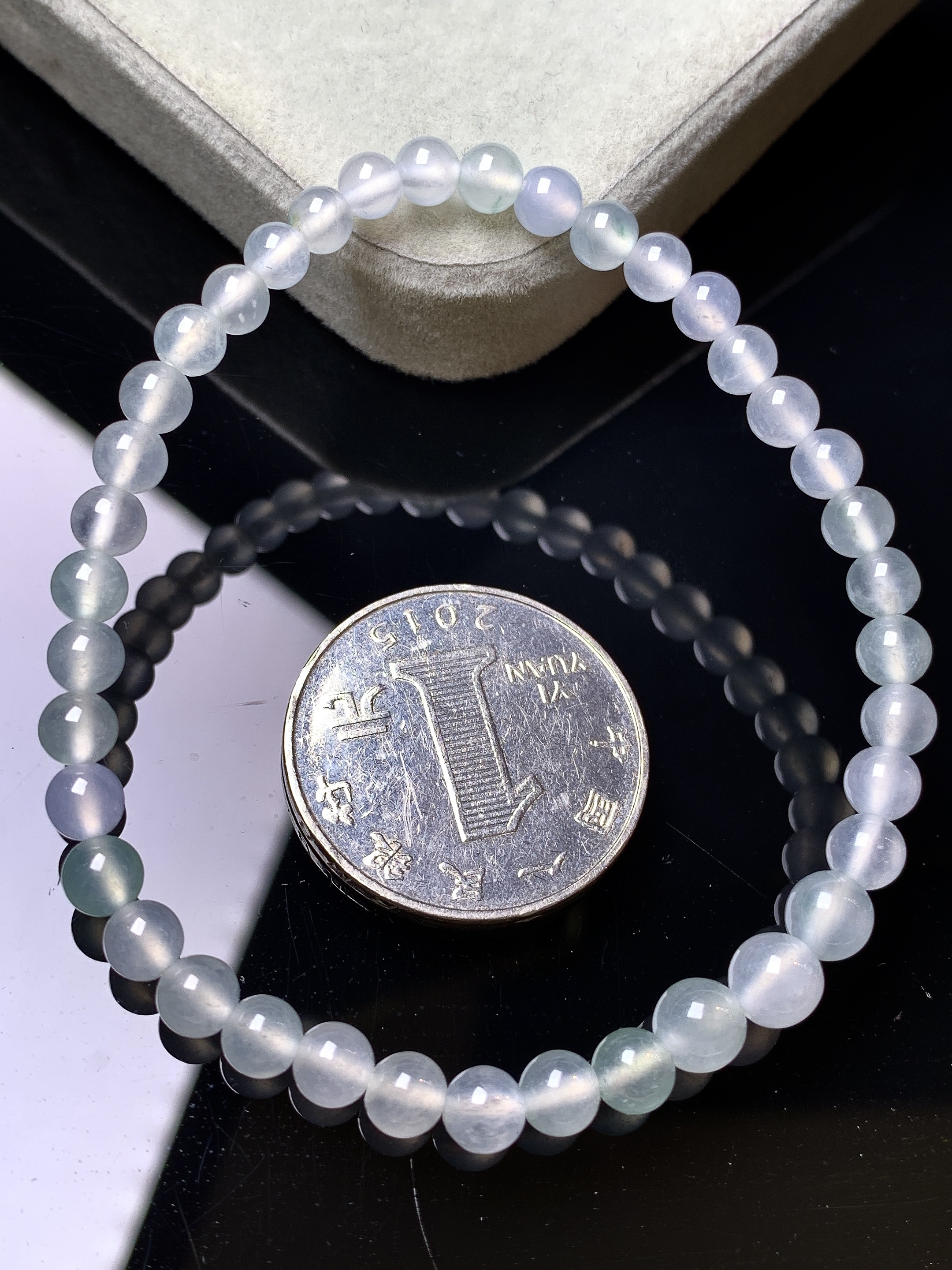 冰种圆珠手链 玉质细腻 色泽艳丽清新 整体尺寸4.5