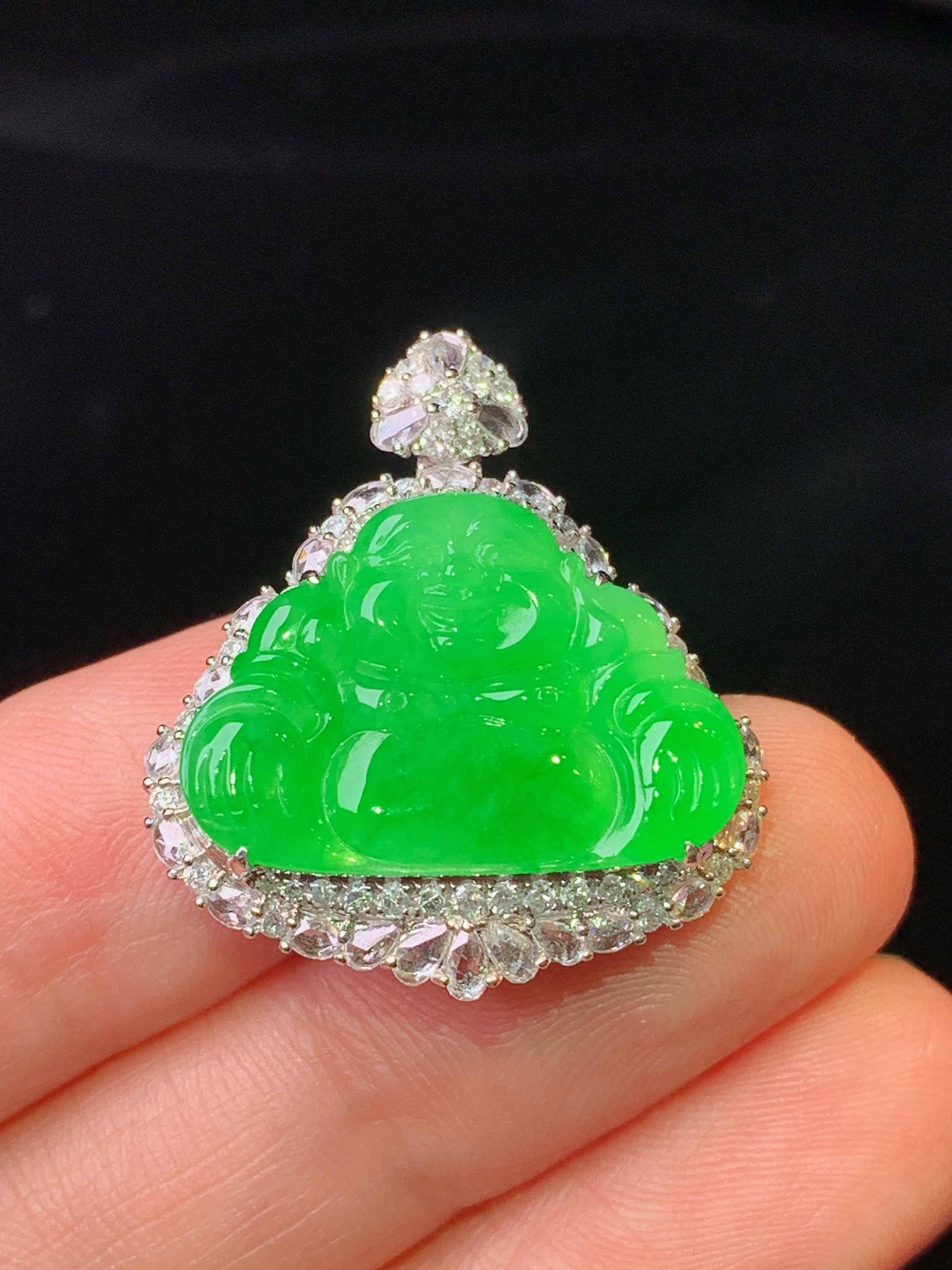 18k金钻镶嵌满绿佛公吊坠 玉质细腻 色泽艳丽清新 水润亮眼 整体尺寸26.5*23.6*9