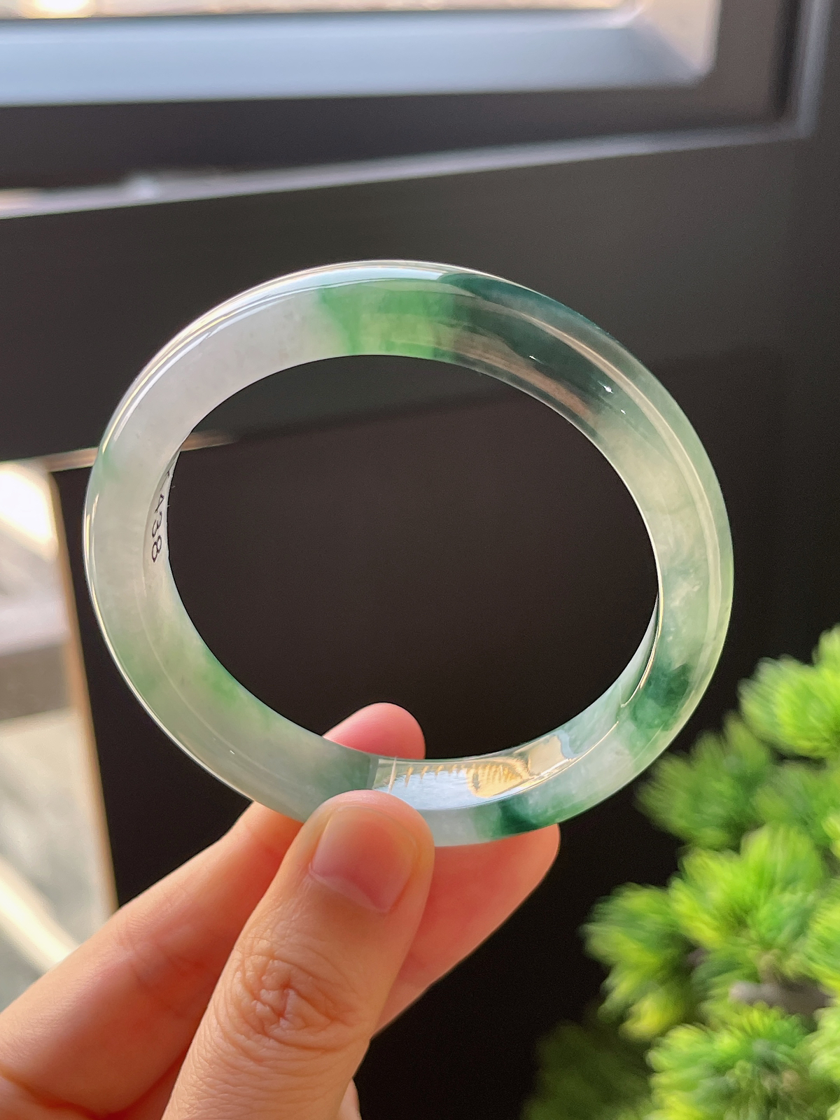 正圈53.5圈口，翡翠冰糯种飘绿手镯