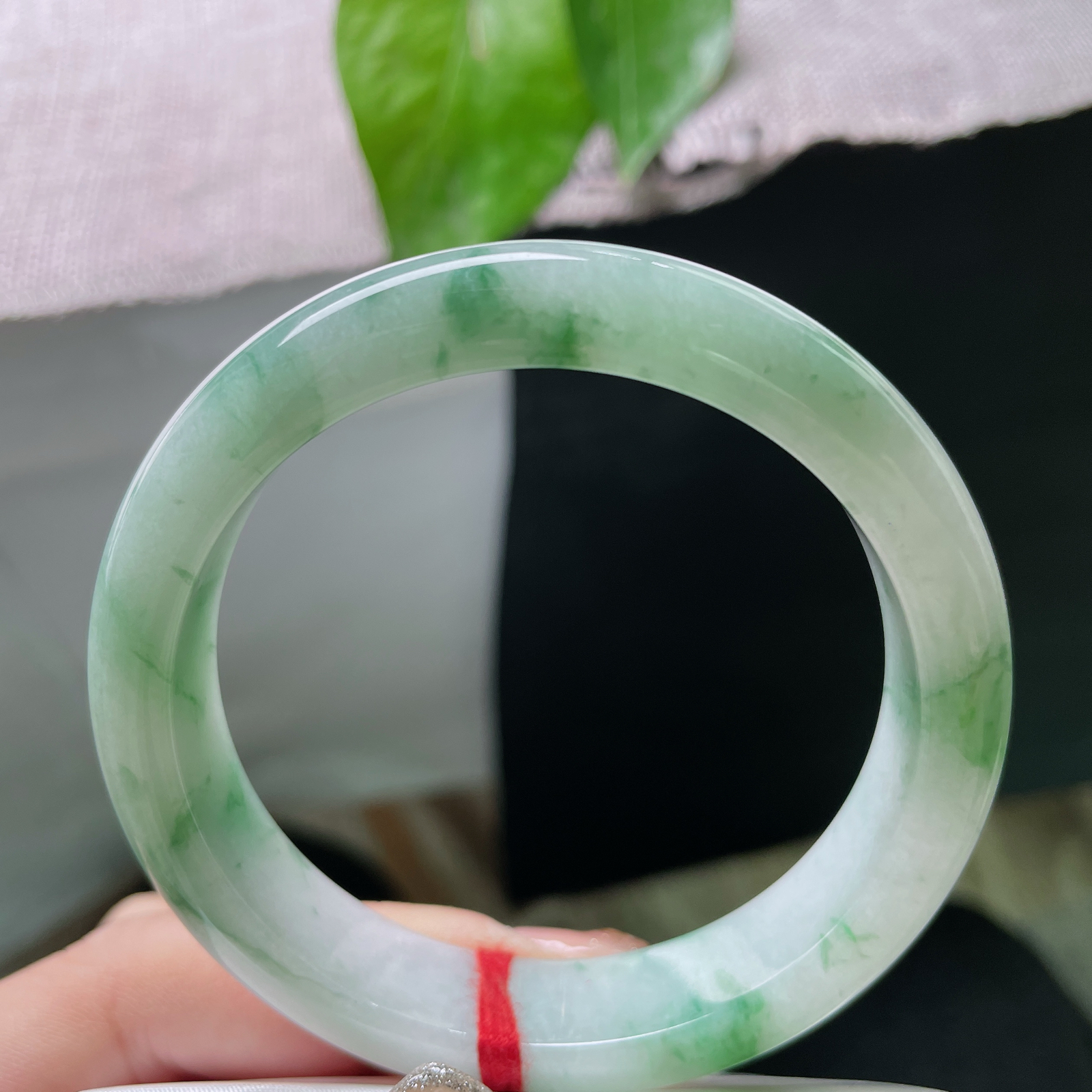 56.3/12.7/7.9。飘花正圈，肉质细腻干净，水头好，种老，花影摇曳，棉线