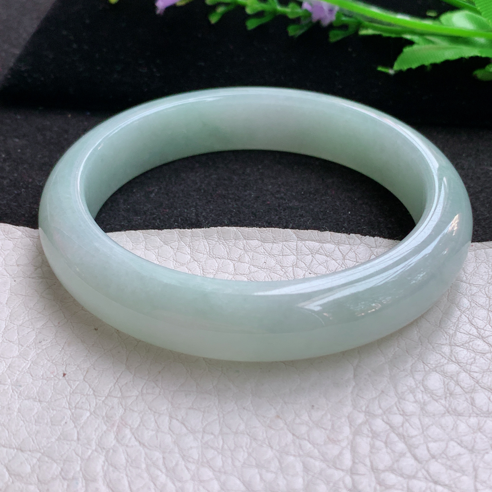 p大圈口61*13.3*8.8平安镯 天然缅甸翡翠A货胶感浅绿水润宽边玉手环