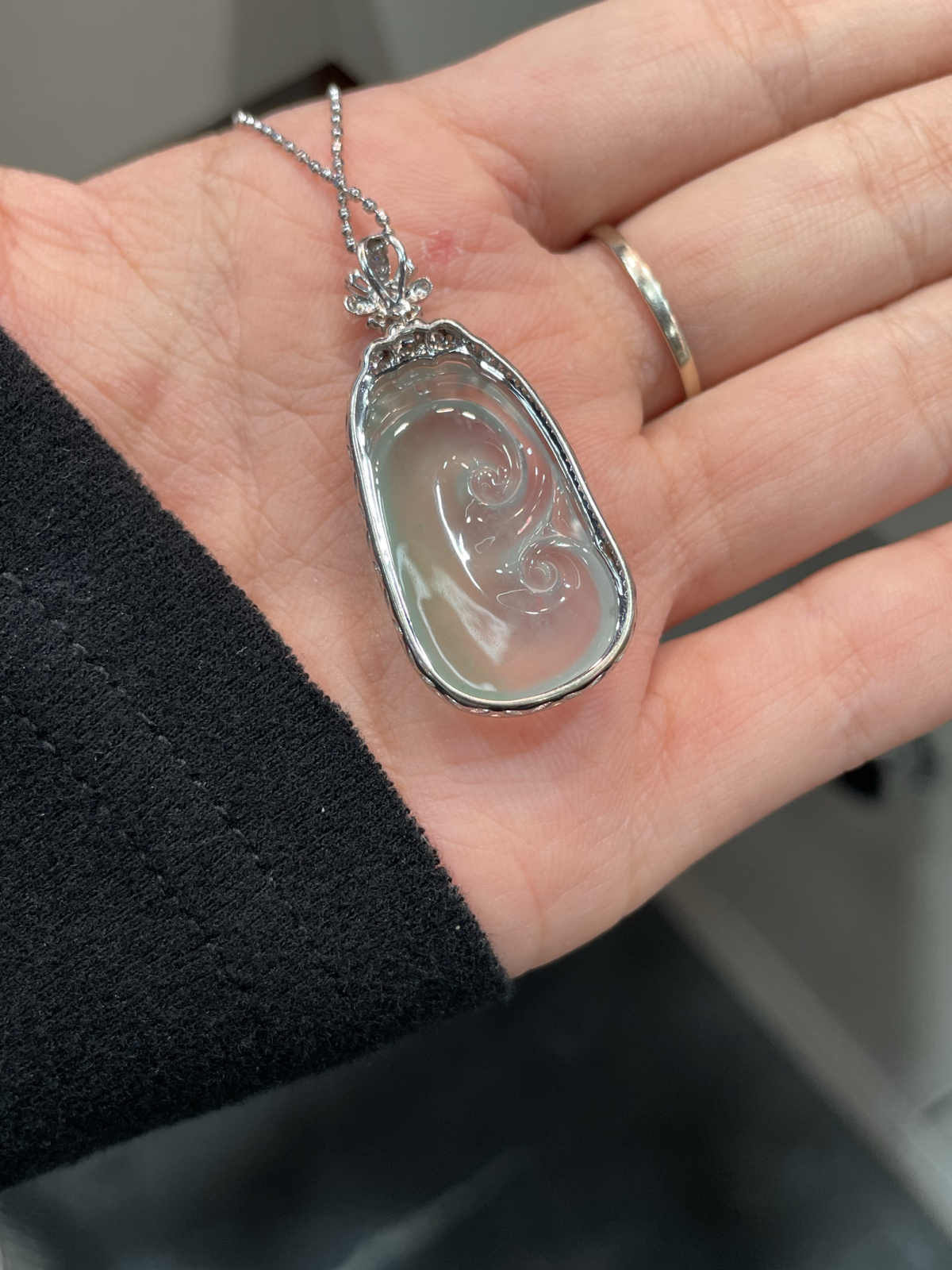 冰晴 起胶感 如意吊坠

18k金配钻镶嵌